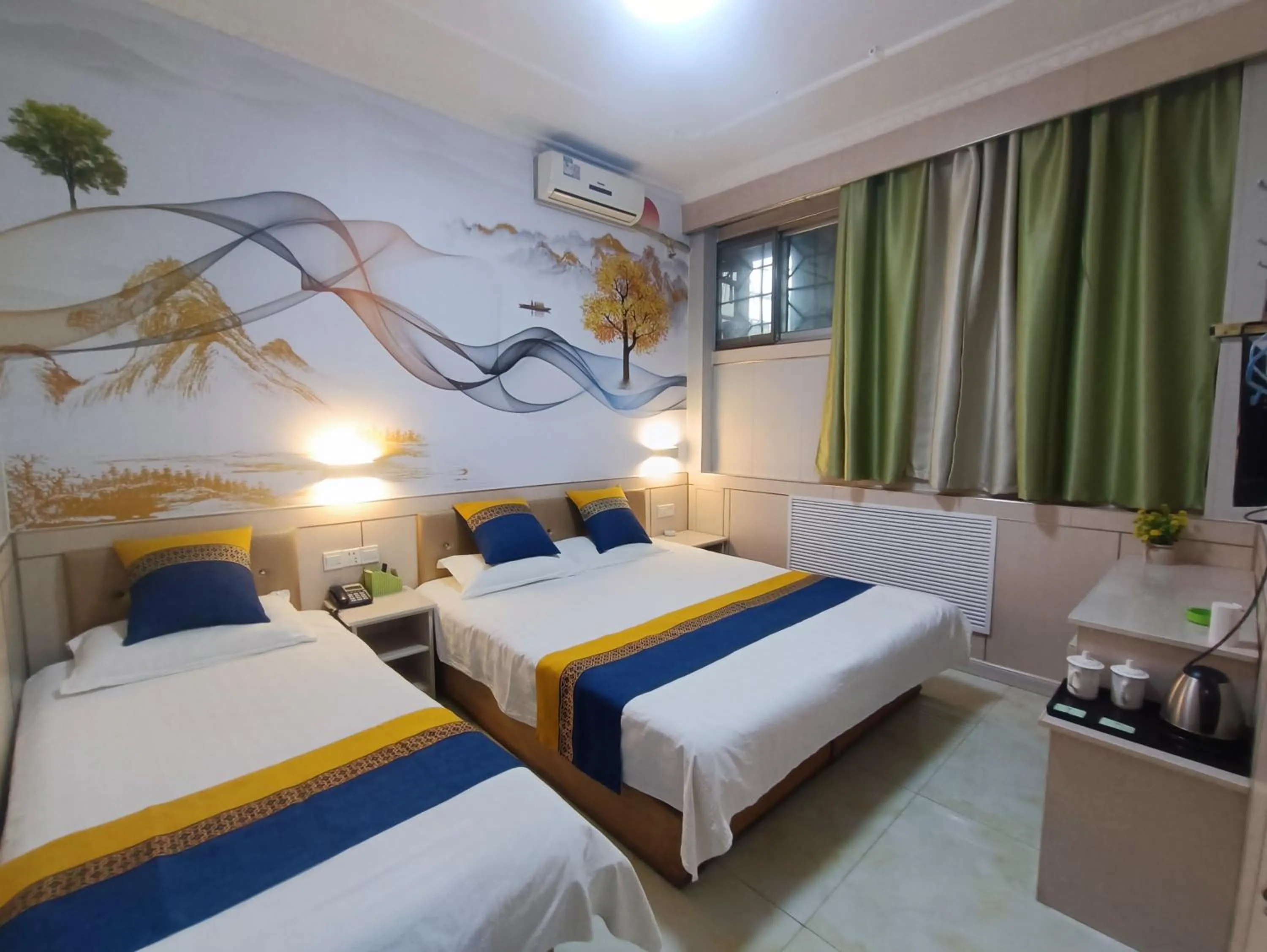 Photo of the whole room, Bed in Qufu Garden Hotel