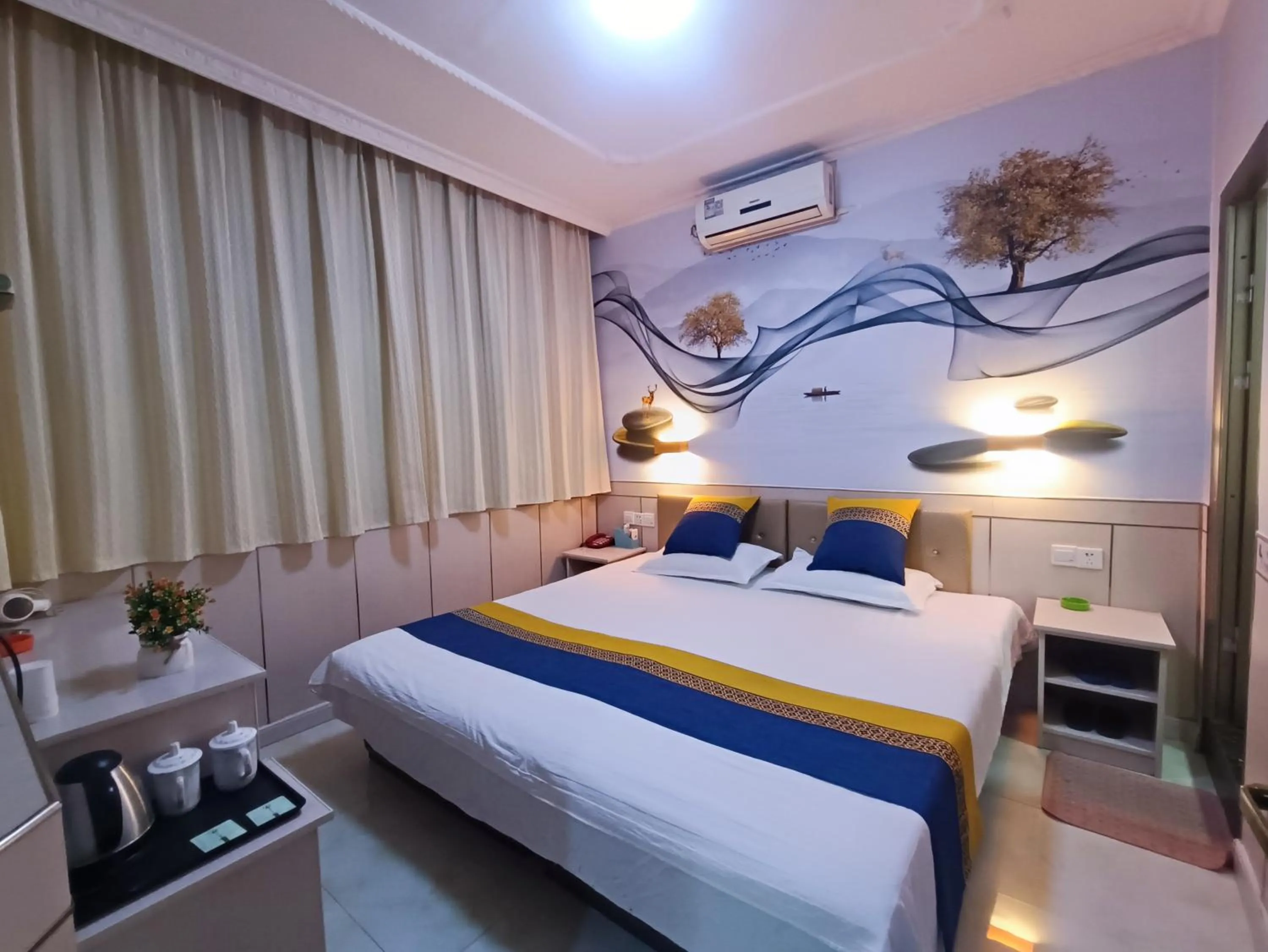 Photo of the whole room, Bed in Qufu Garden Hotel