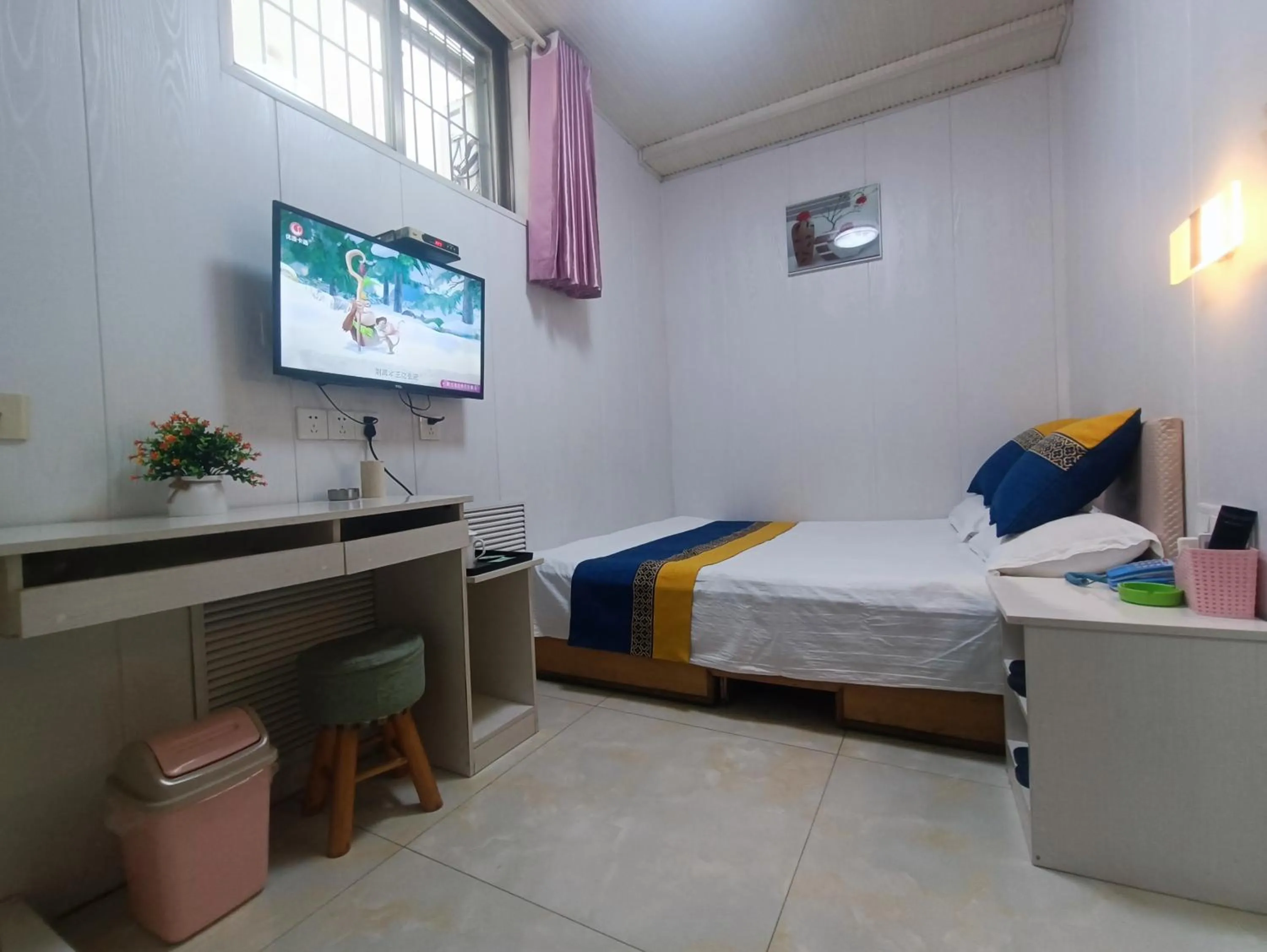 Photo of the whole room, Bed in Qufu Garden Hotel