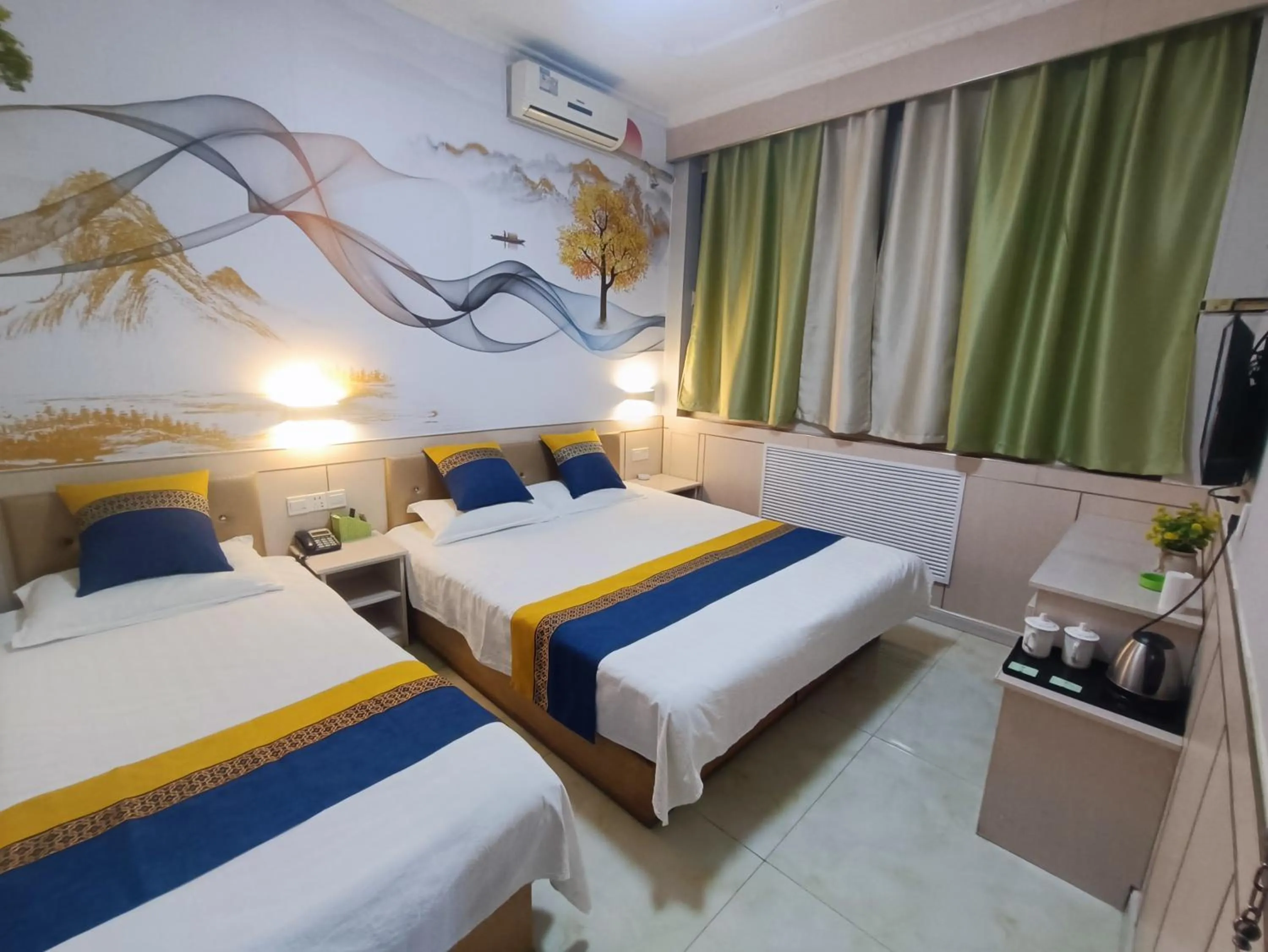 Photo of the whole room, Bed in Qufu Garden Hotel