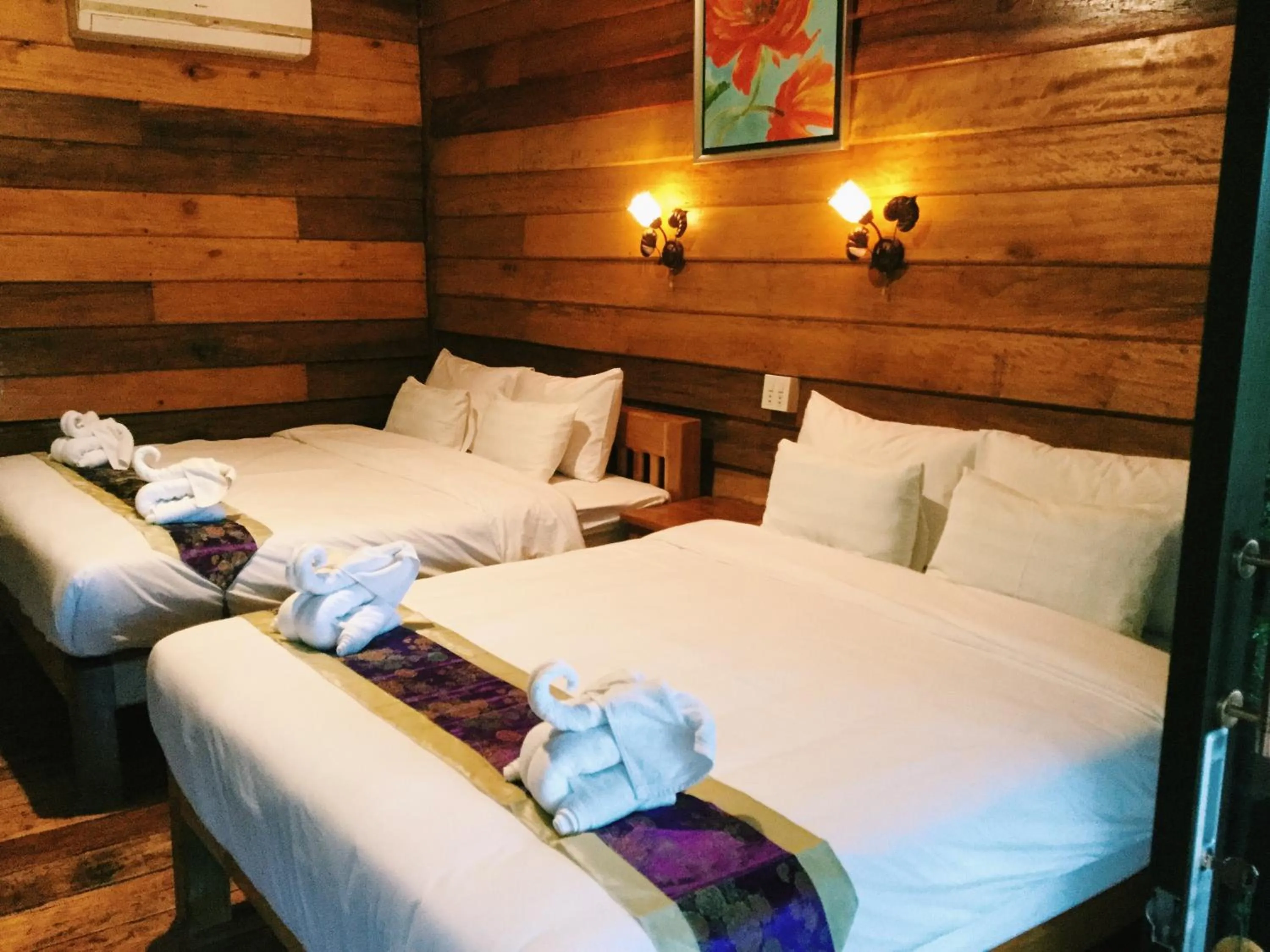 Property building, Bed in Phoxay Ngam Resort