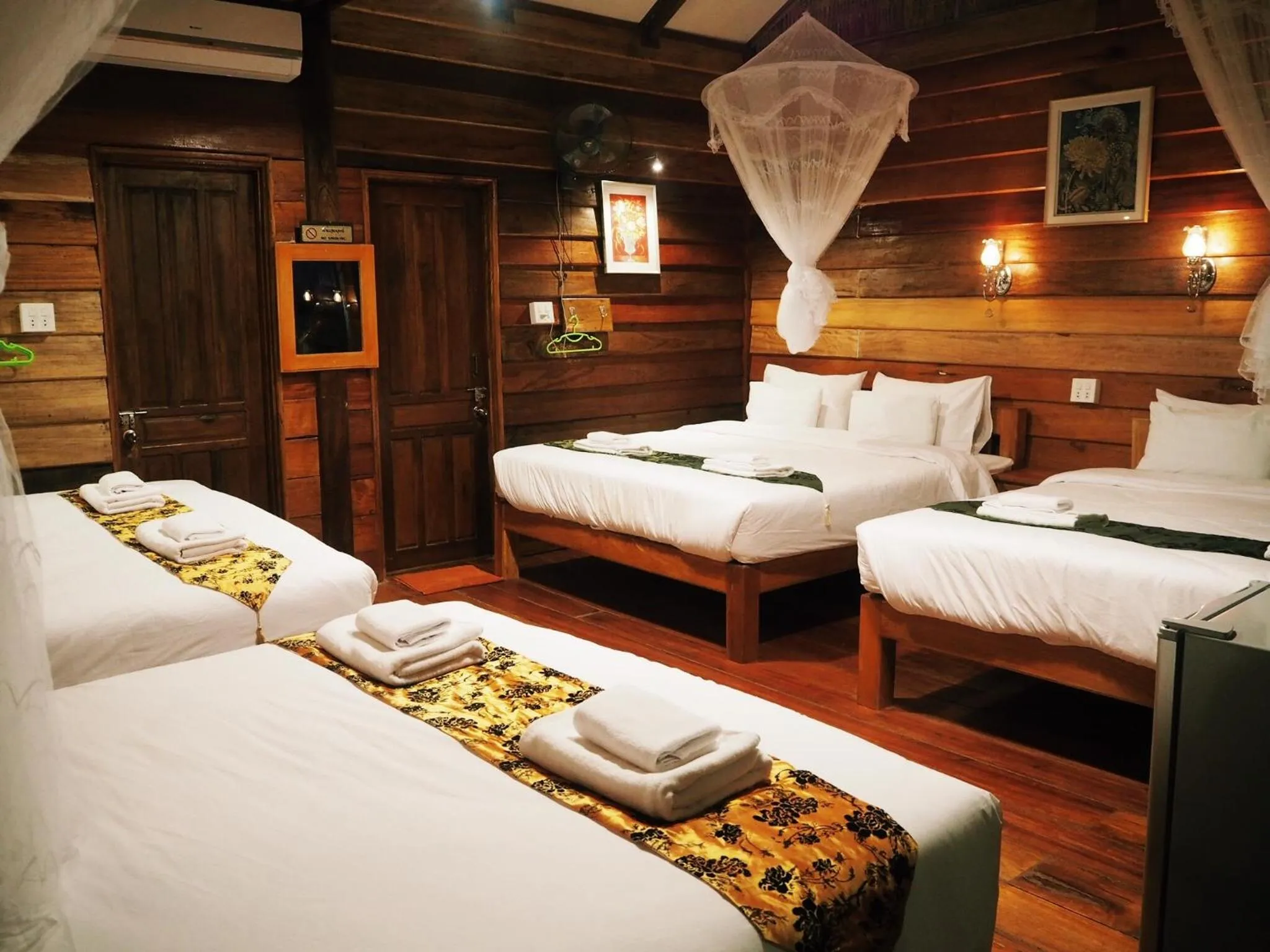 Photo of the whole room, Bed in Phoxay Ngam Resort
