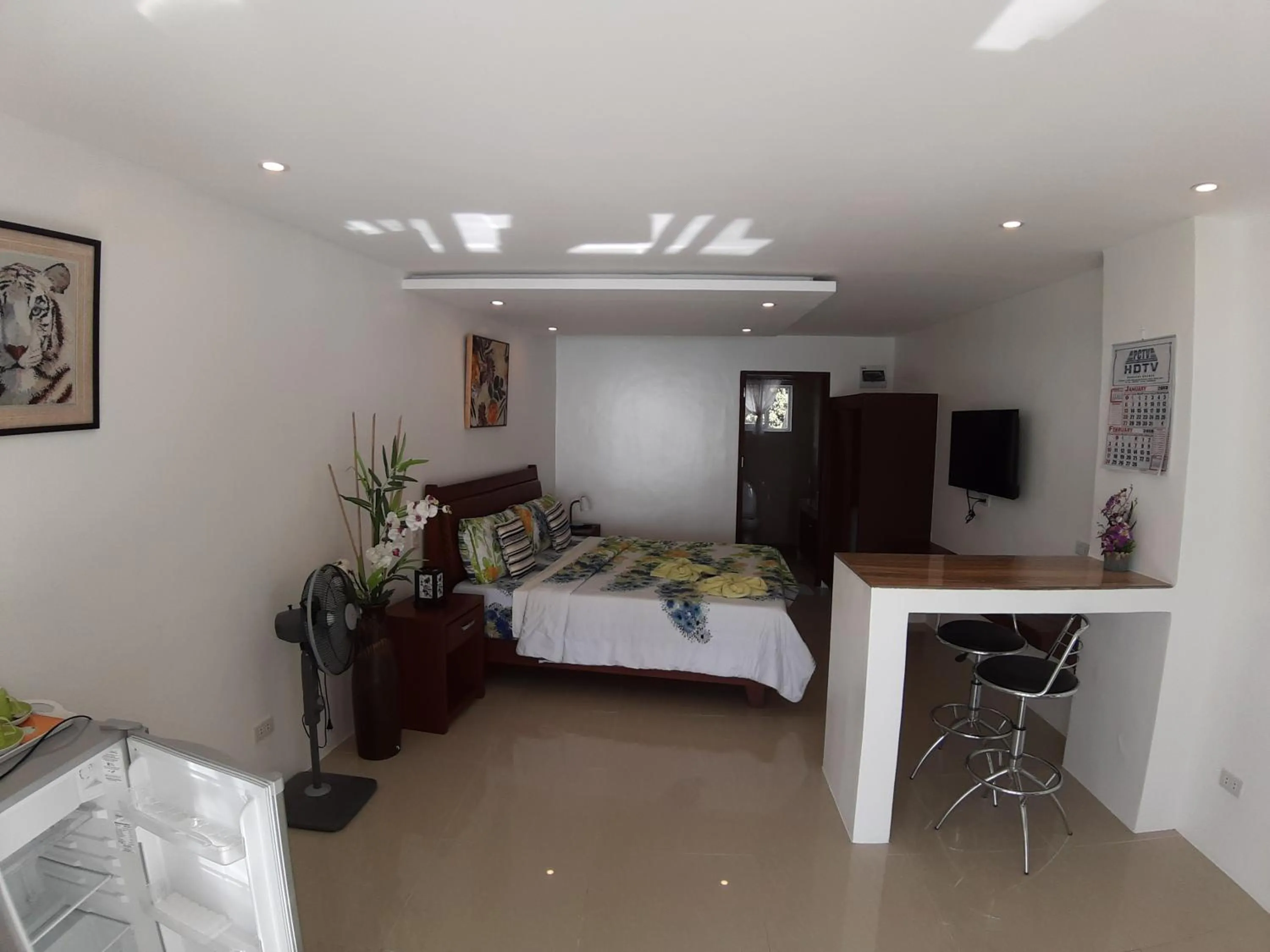 Bed in Sundown Resort & Austrian Pension House