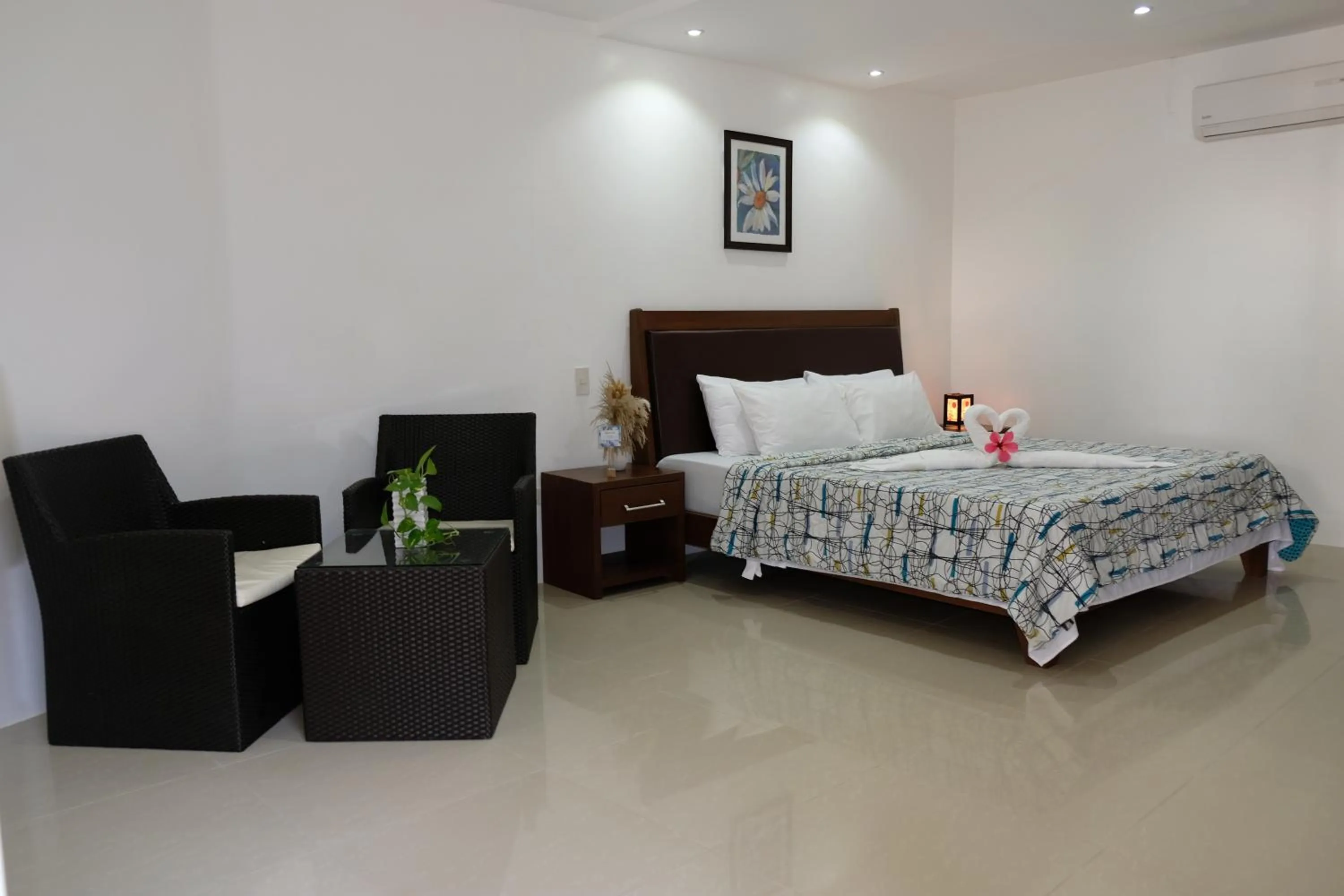 Bedroom, Bed in Sundown Resort & Austrian Pension House