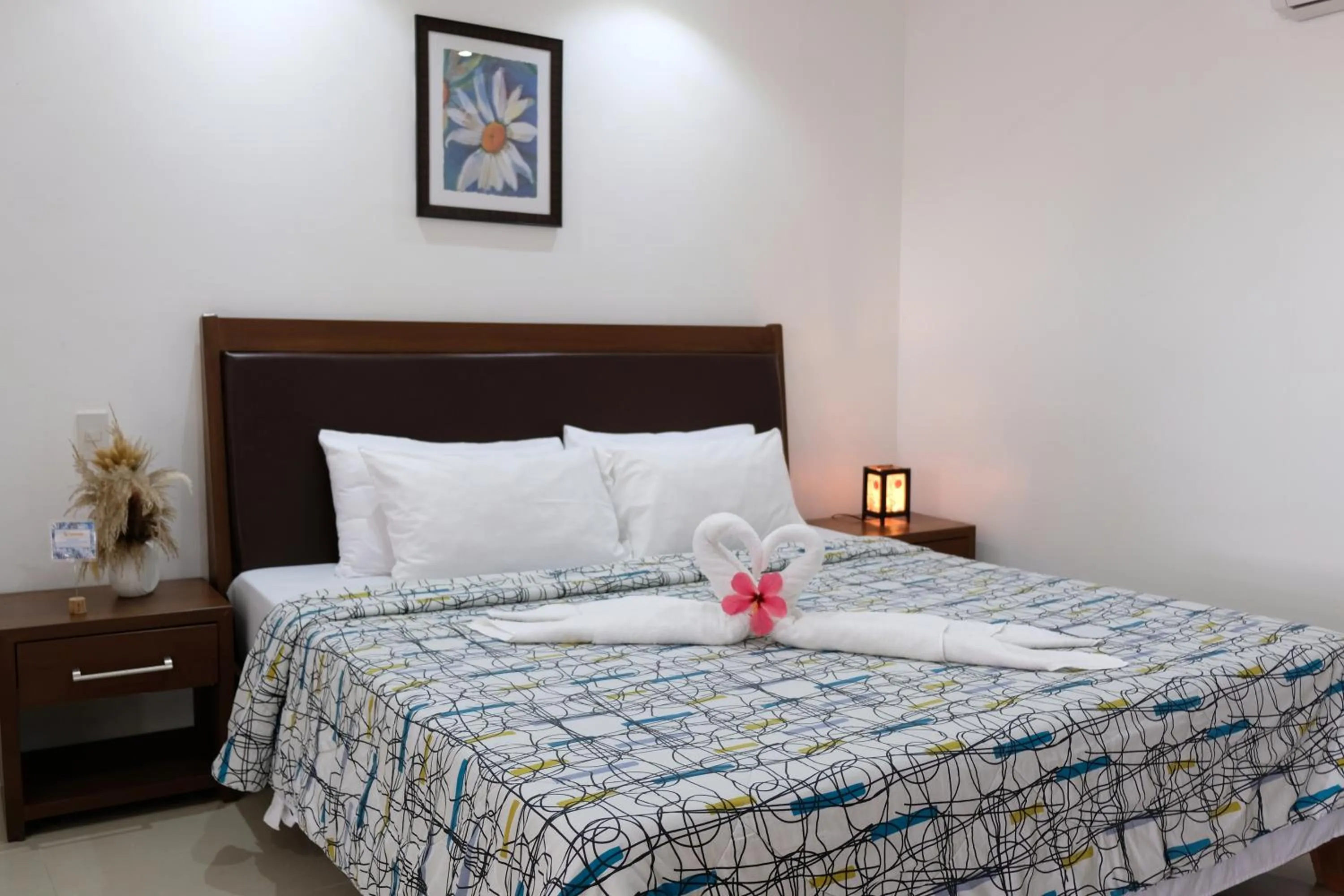 Bedroom, Bed in Sundown Resort & Austrian Pension House