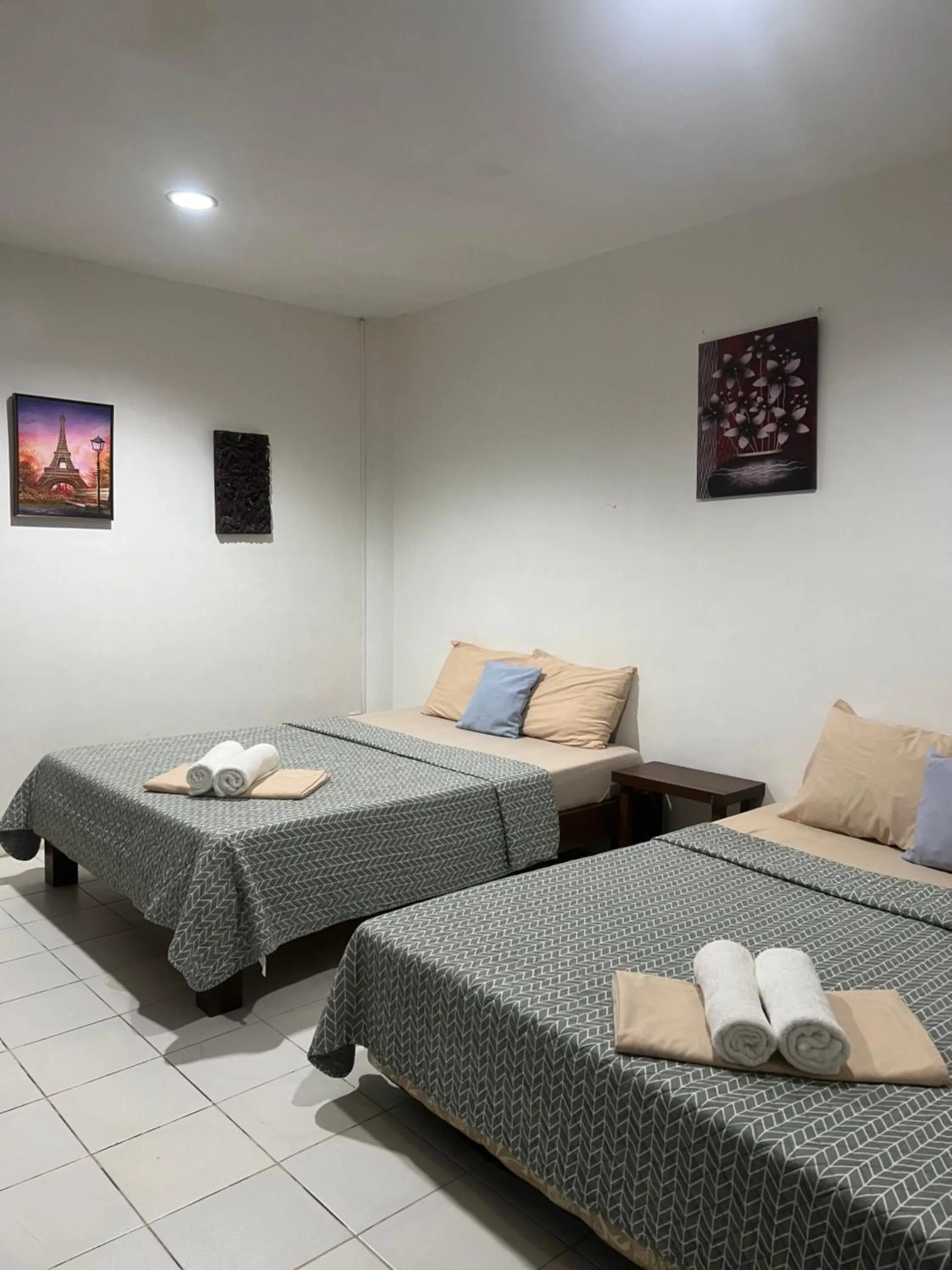 Bed in Sundown Resort & Austrian Pension House