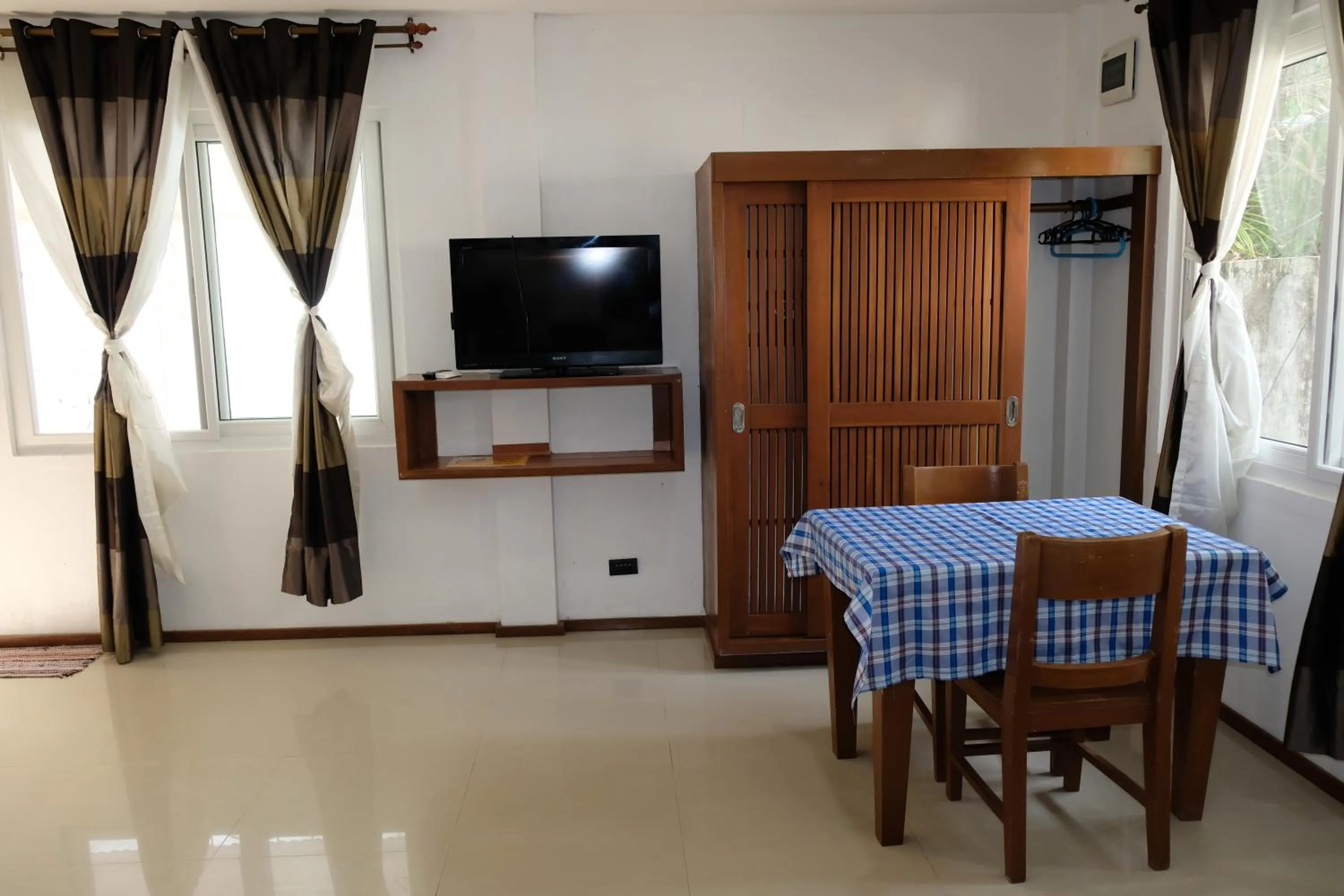 Seating area in Sundown Resort & Austrian Pension House