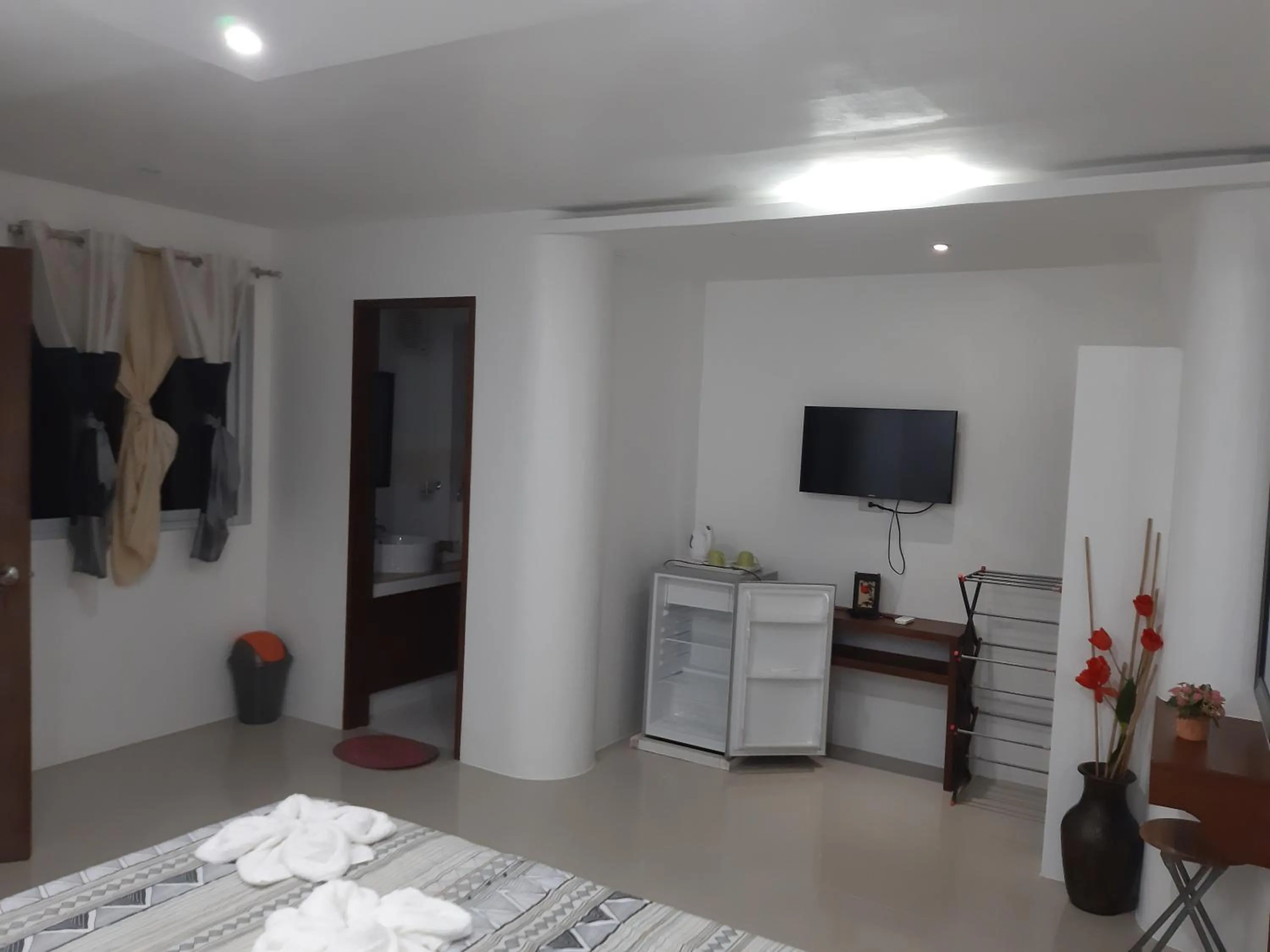 Bed in Sundown Resort & Austrian Pension House