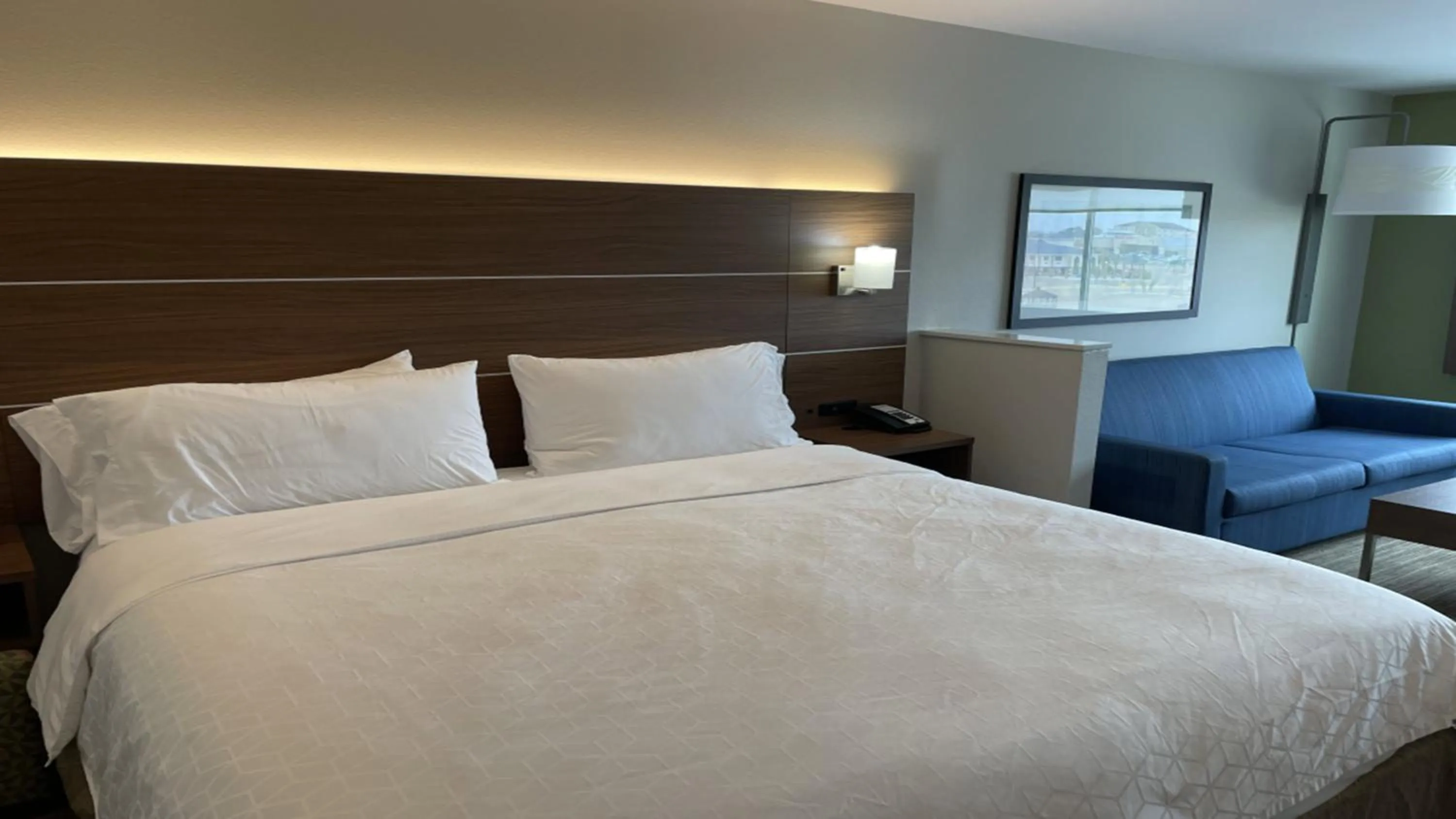 Photo of the whole room, Bed in Holiday Inn Express & Suites - Brenham South by IHG