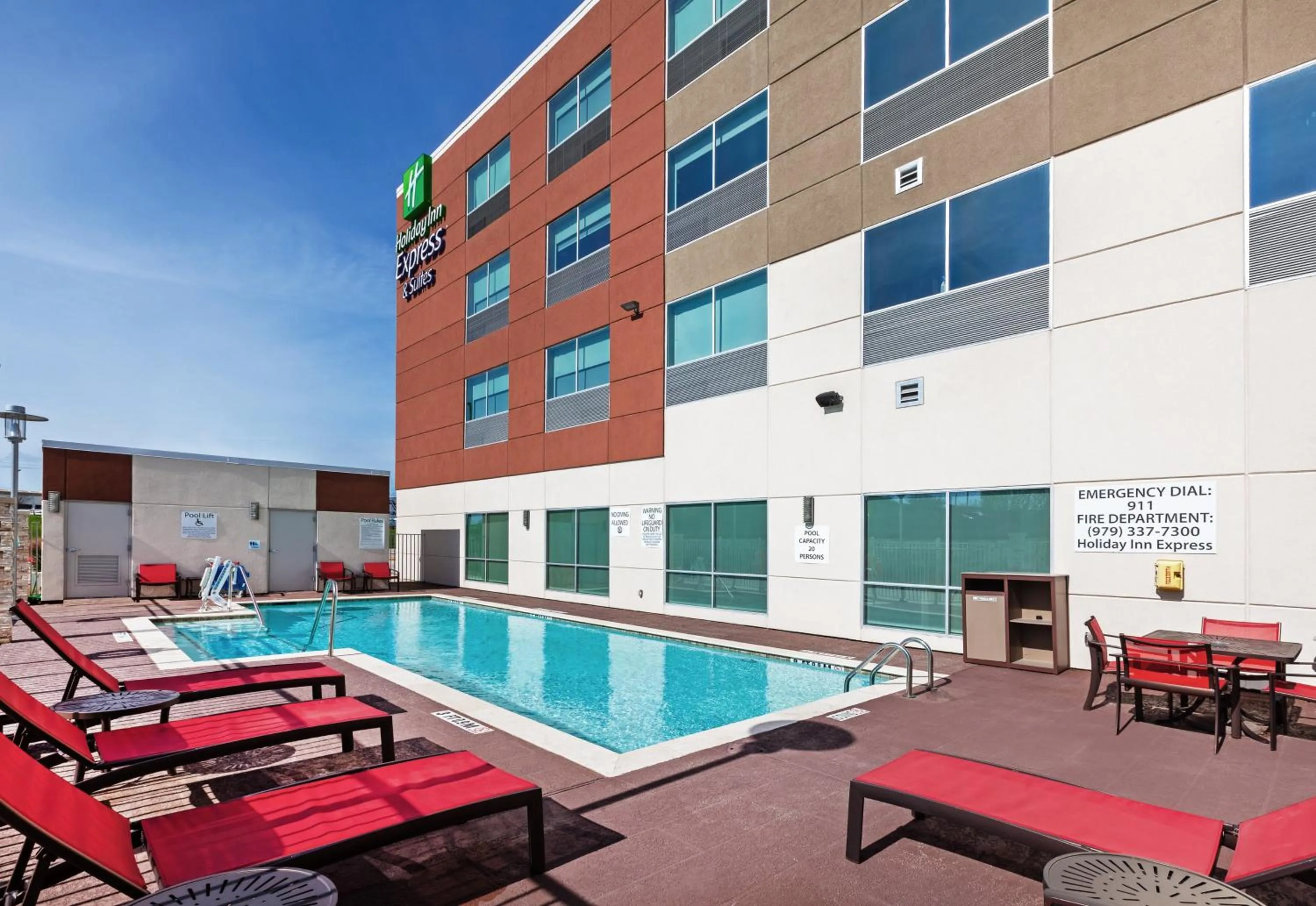 Swimming pool in Holiday Inn Express & Suites - Brenham South by IHG