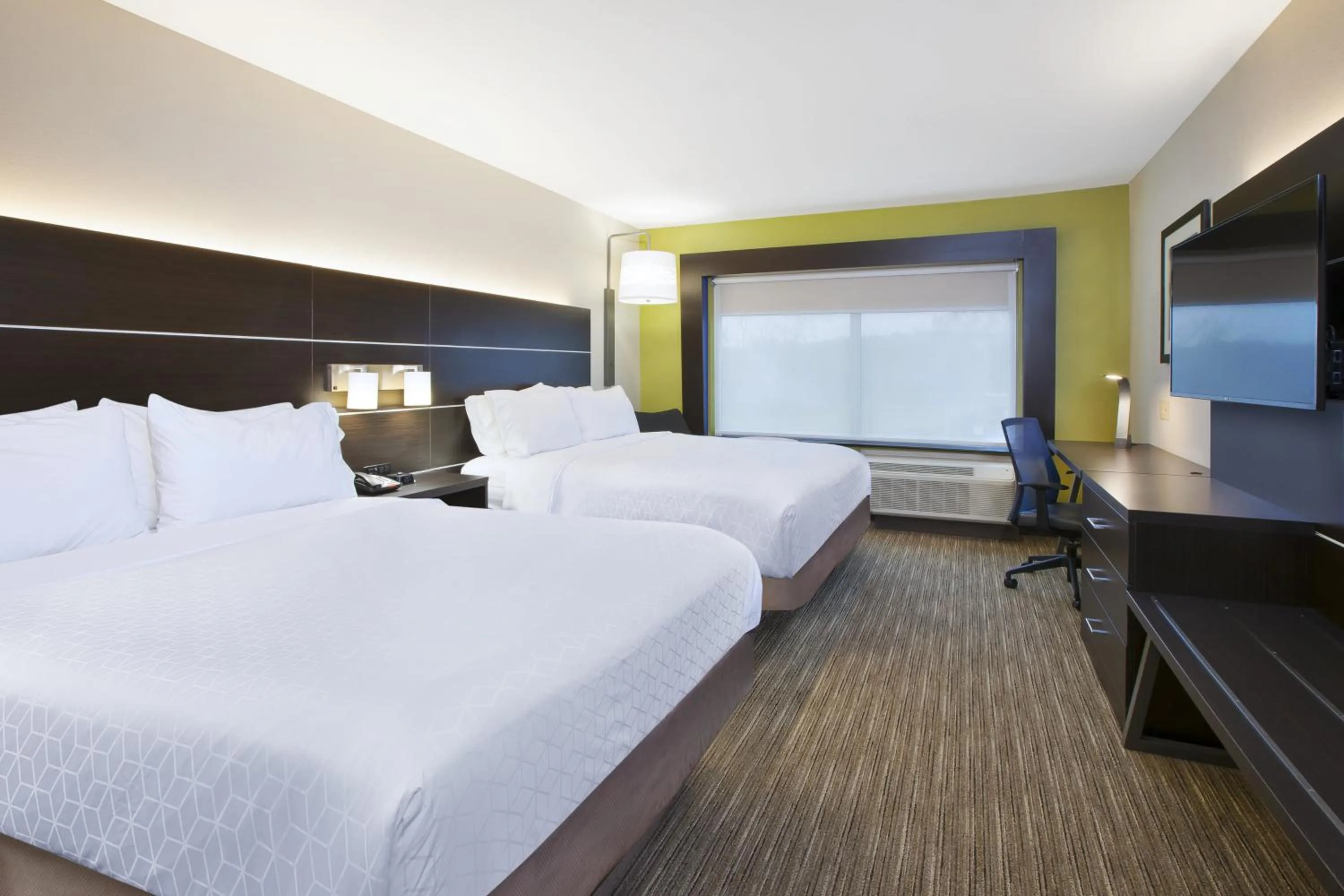 Photo of the whole room, Bed in Holiday Inn Express & Suites - Parkersburg East by IHG
