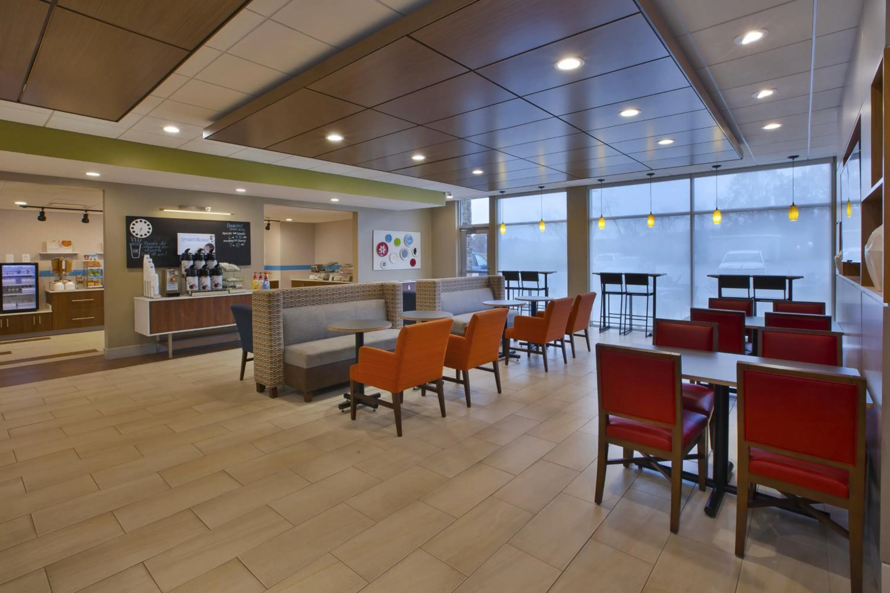 Breakfast in Holiday Inn Express & Suites - Parkersburg East by IHG
