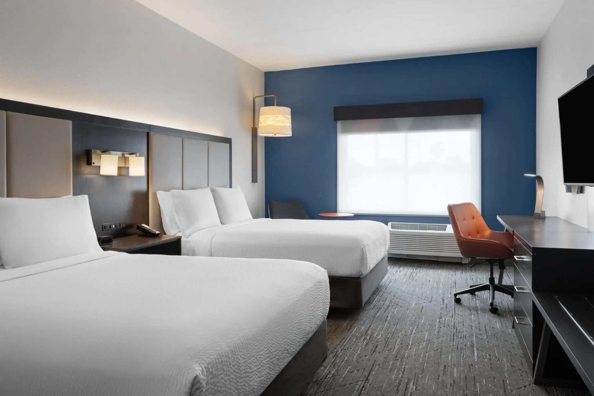 Photo of the whole room, Bed in Holiday Inn Express & Suites - Tampa East - Ybor City by IHG