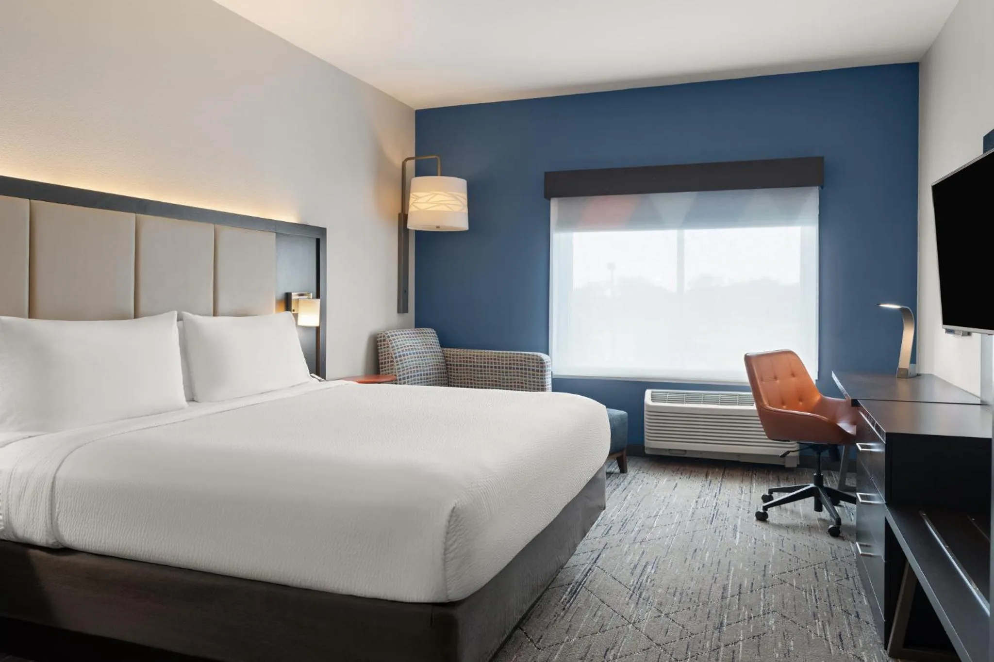 Photo of the whole room, Bed in Holiday Inn Express & Suites - Tampa East - Ybor City by IHG