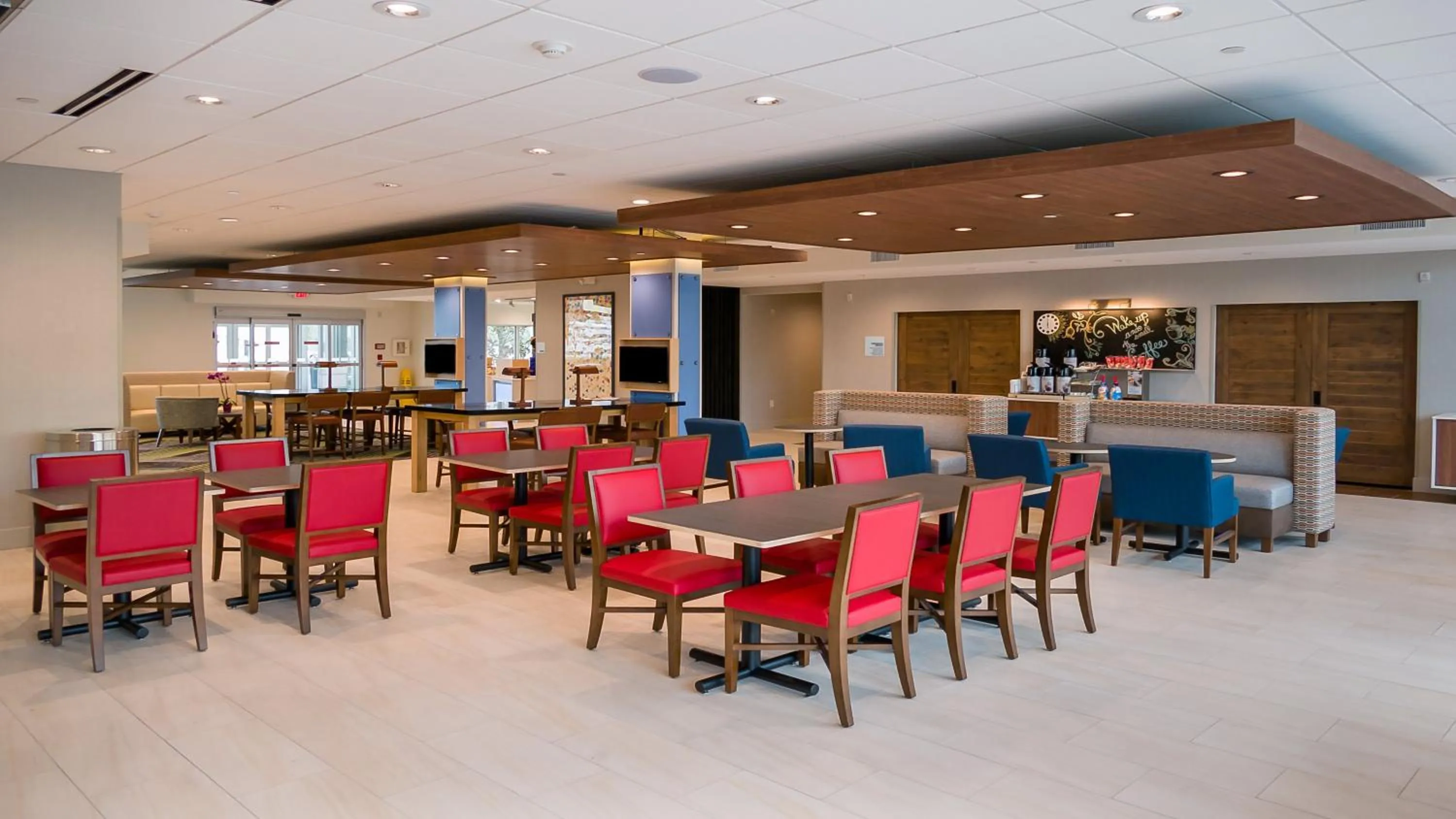 Restaurant/places to eat in Holiday Inn Express & Suites - Tampa East - Ybor City by IHG