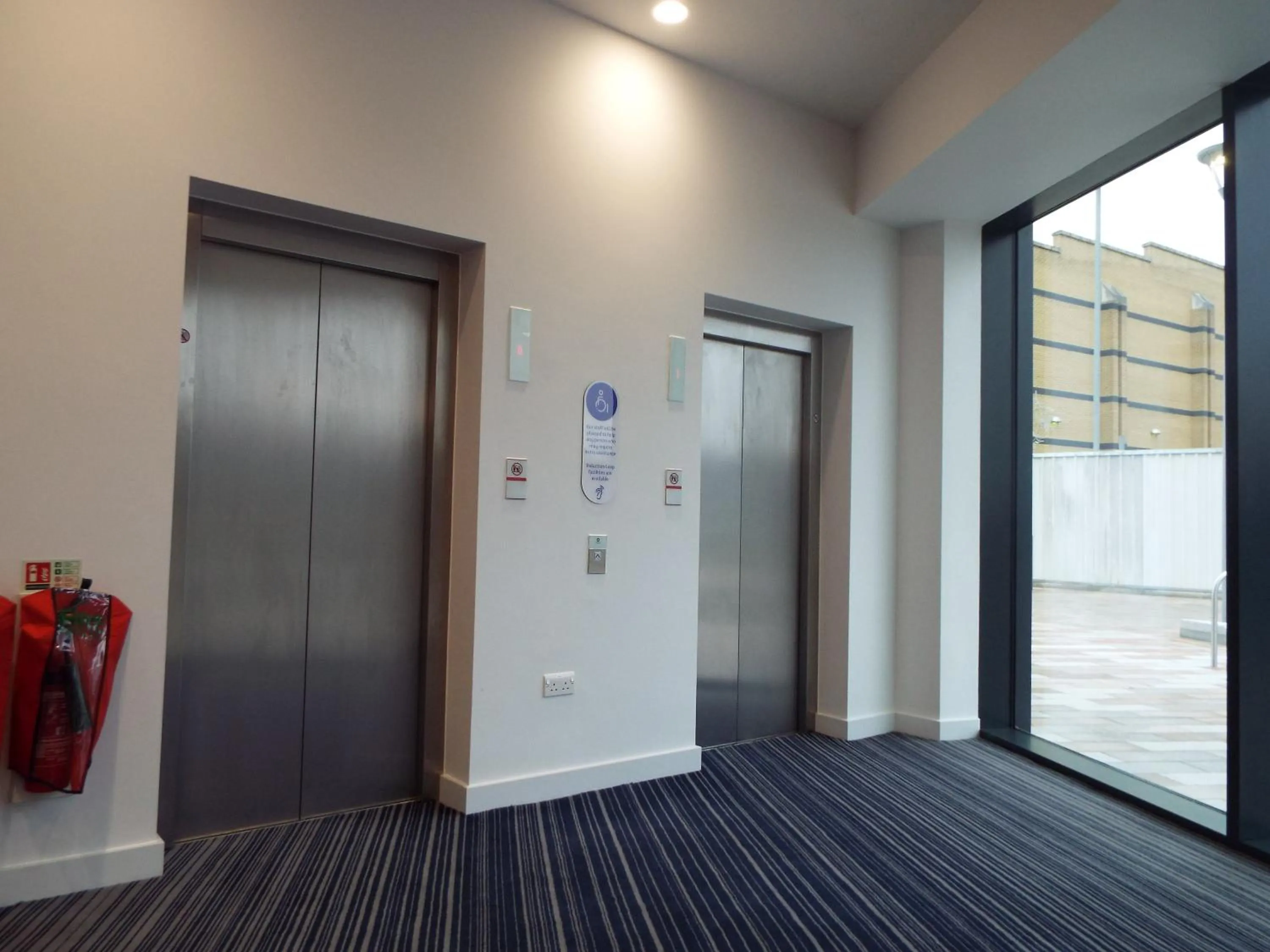 Lobby or reception in Holiday Inn Express - Stockport by IHG