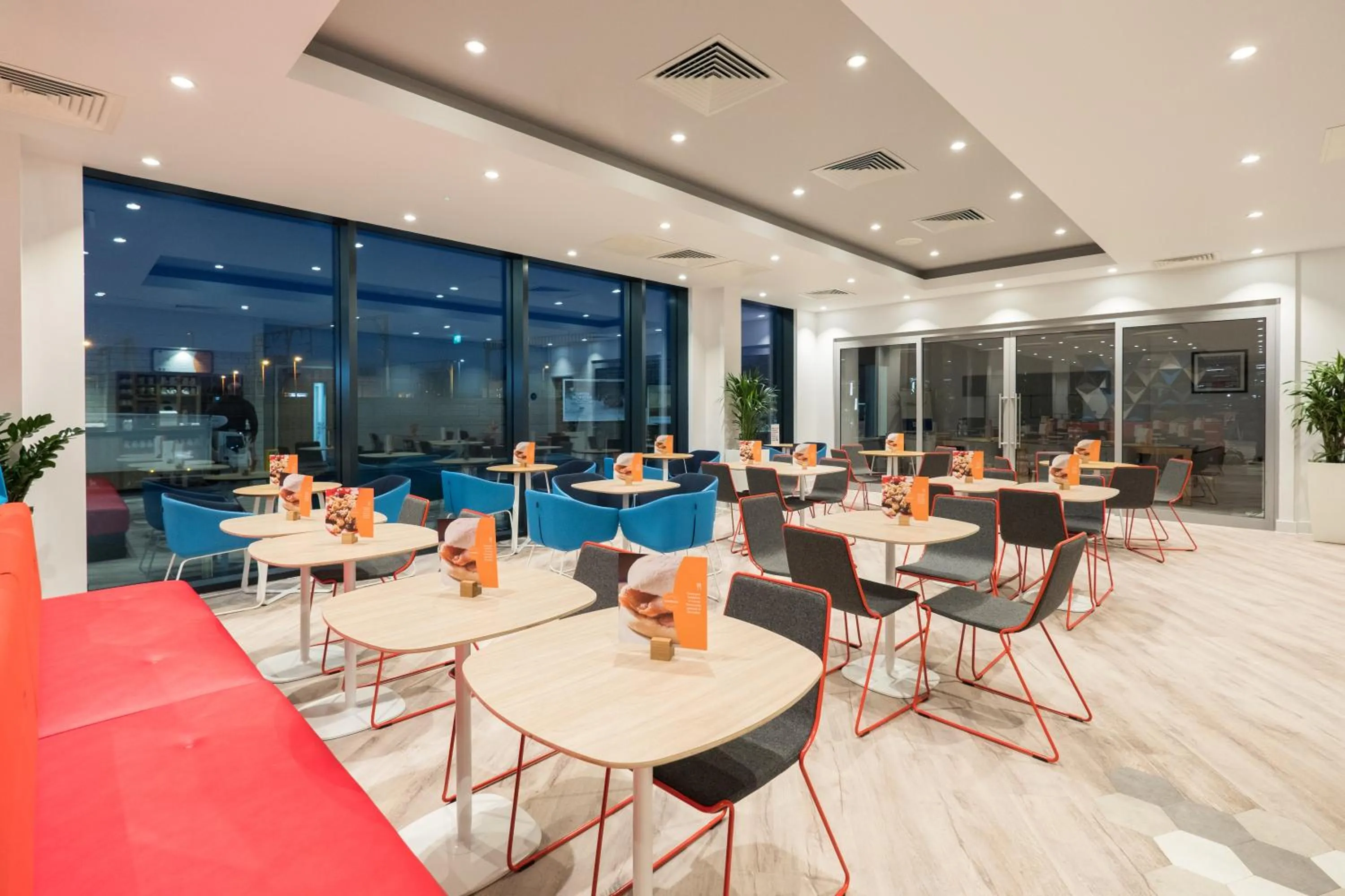 Restaurant/places to eat in Holiday Inn Express - Stockport by IHG