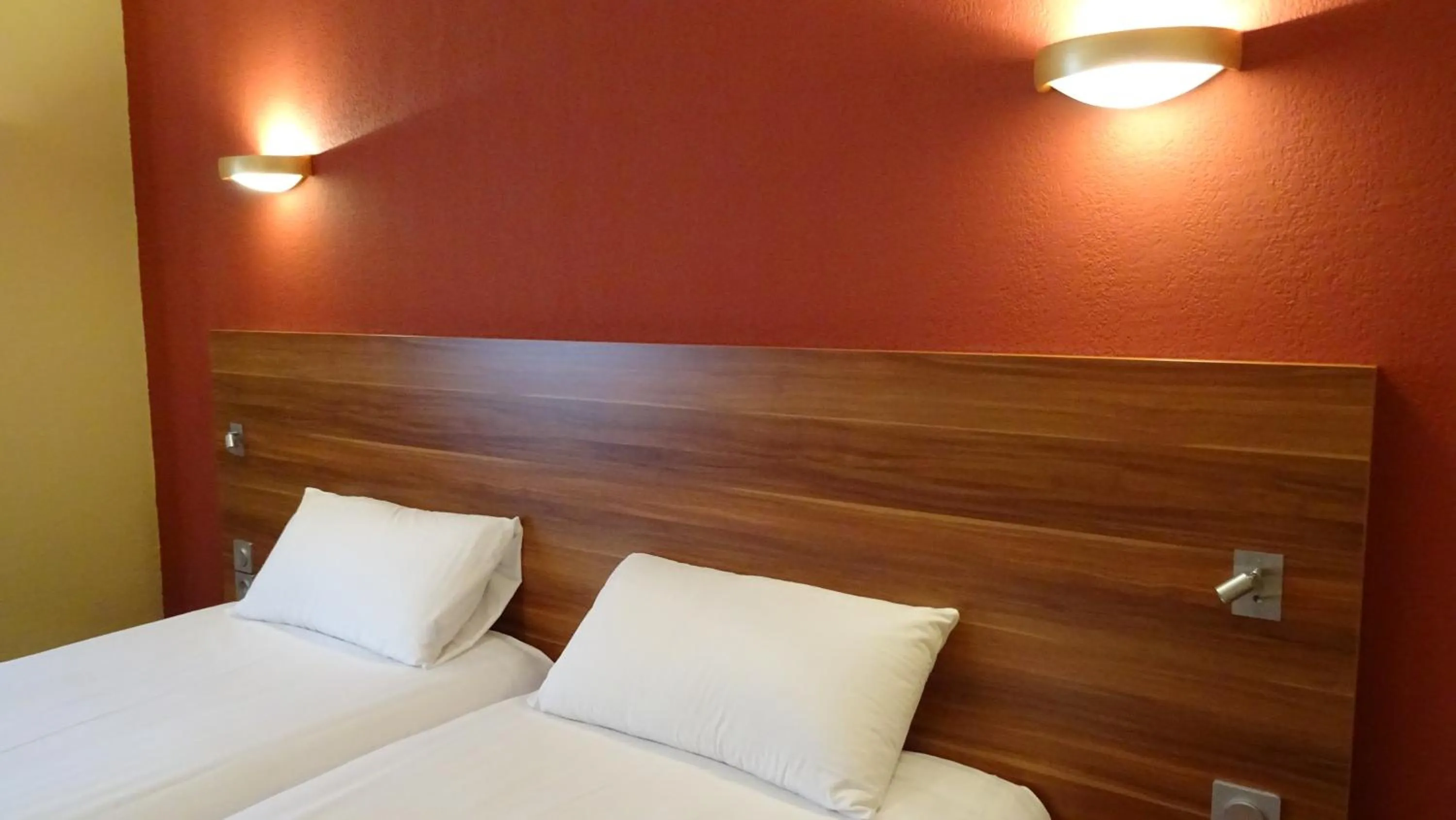 Bedroom, Bed in Residence Share Inn