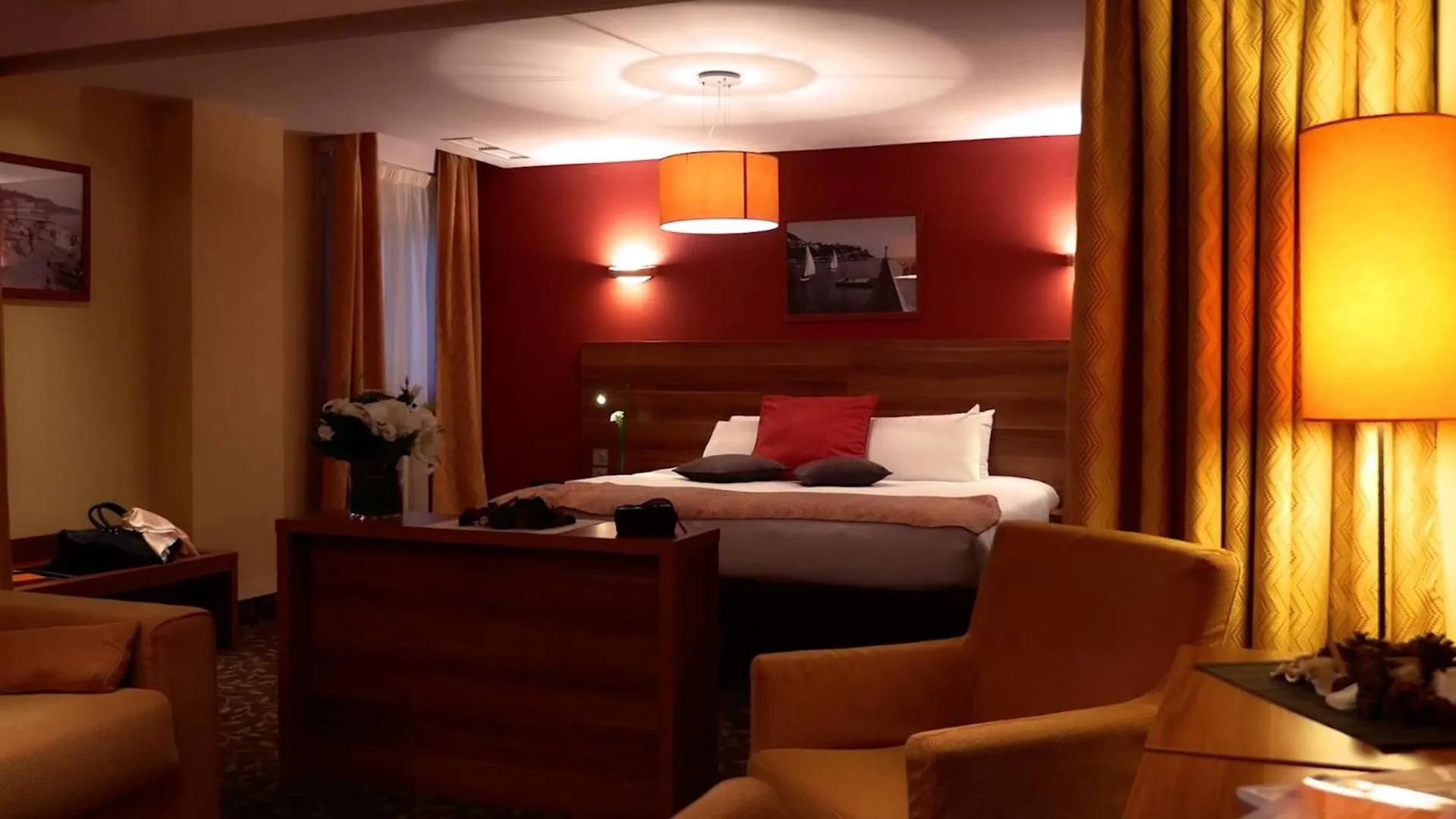 Photo of the whole room, Bed in Residence Share Inn