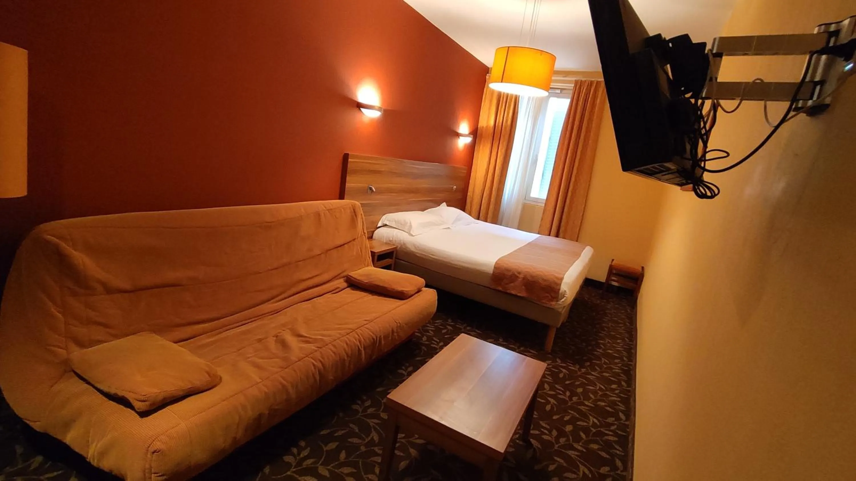 Photo of the whole room, Bed in Residence Share Inn