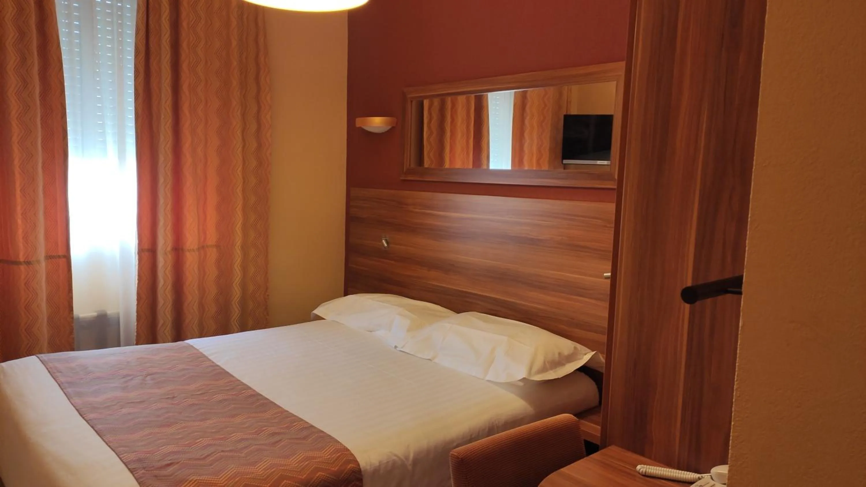 Photo of the whole room, Bed in Residence Share Inn