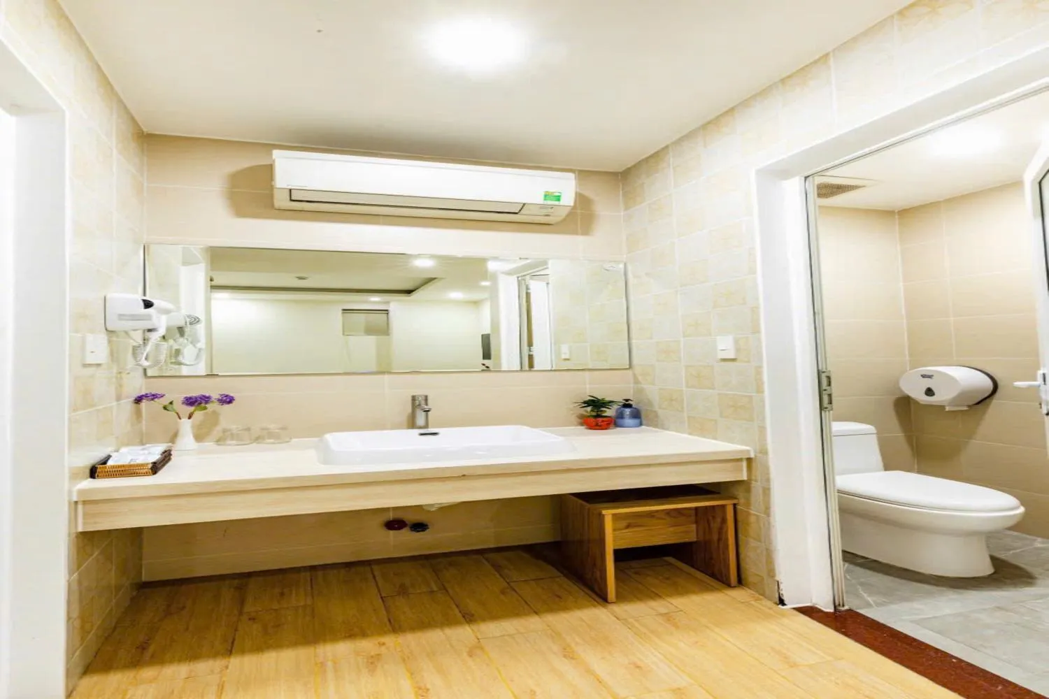 air conditioner in Blue Diamond Airport Hotel