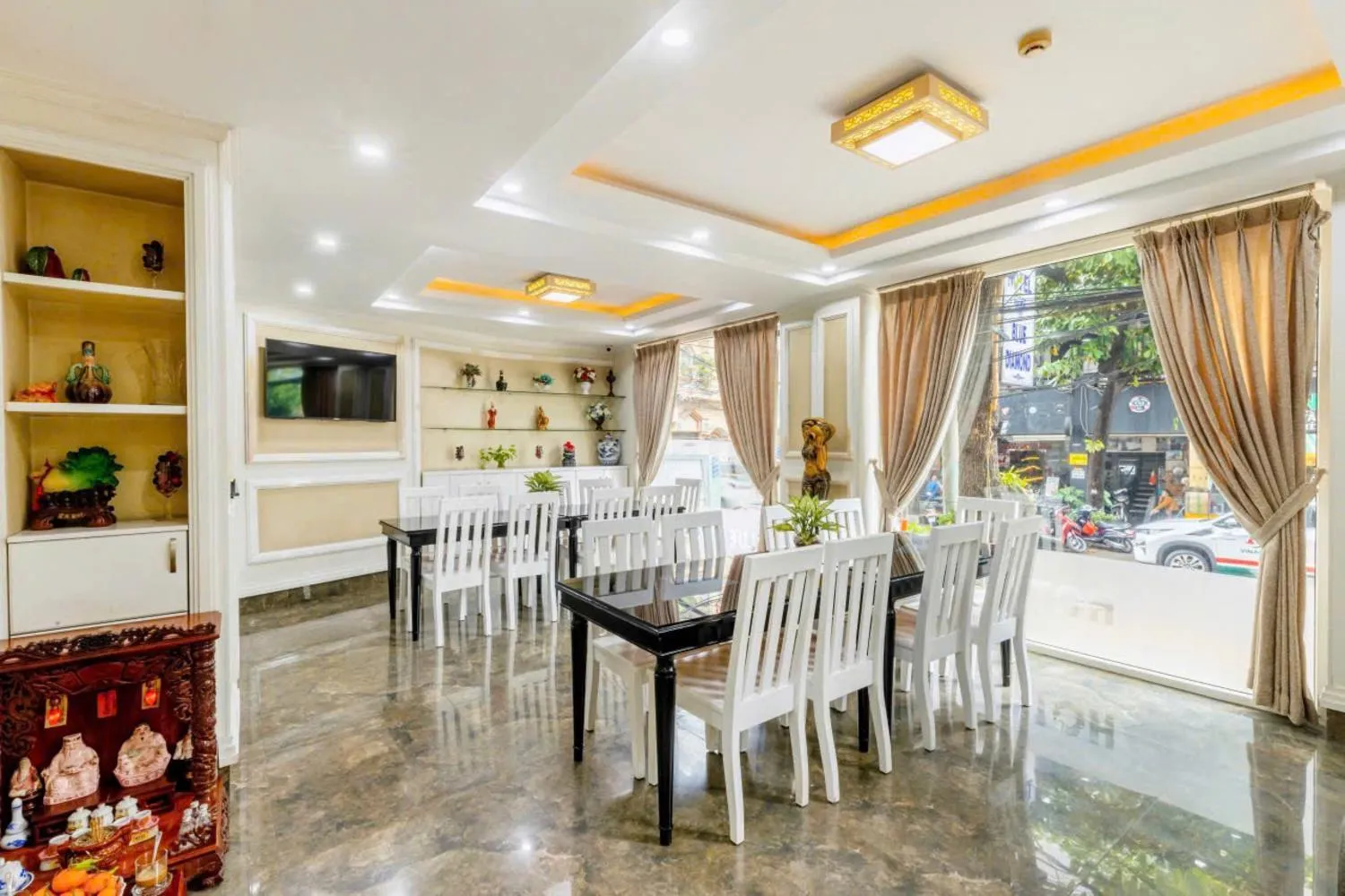 Seating area in Blue Diamond Airport Hotel