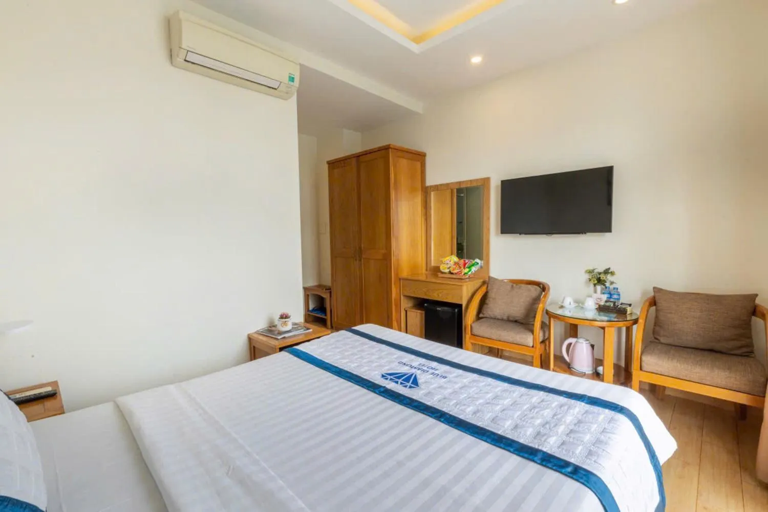 TV and multimedia, Bed in Blue Diamond Airport Hotel