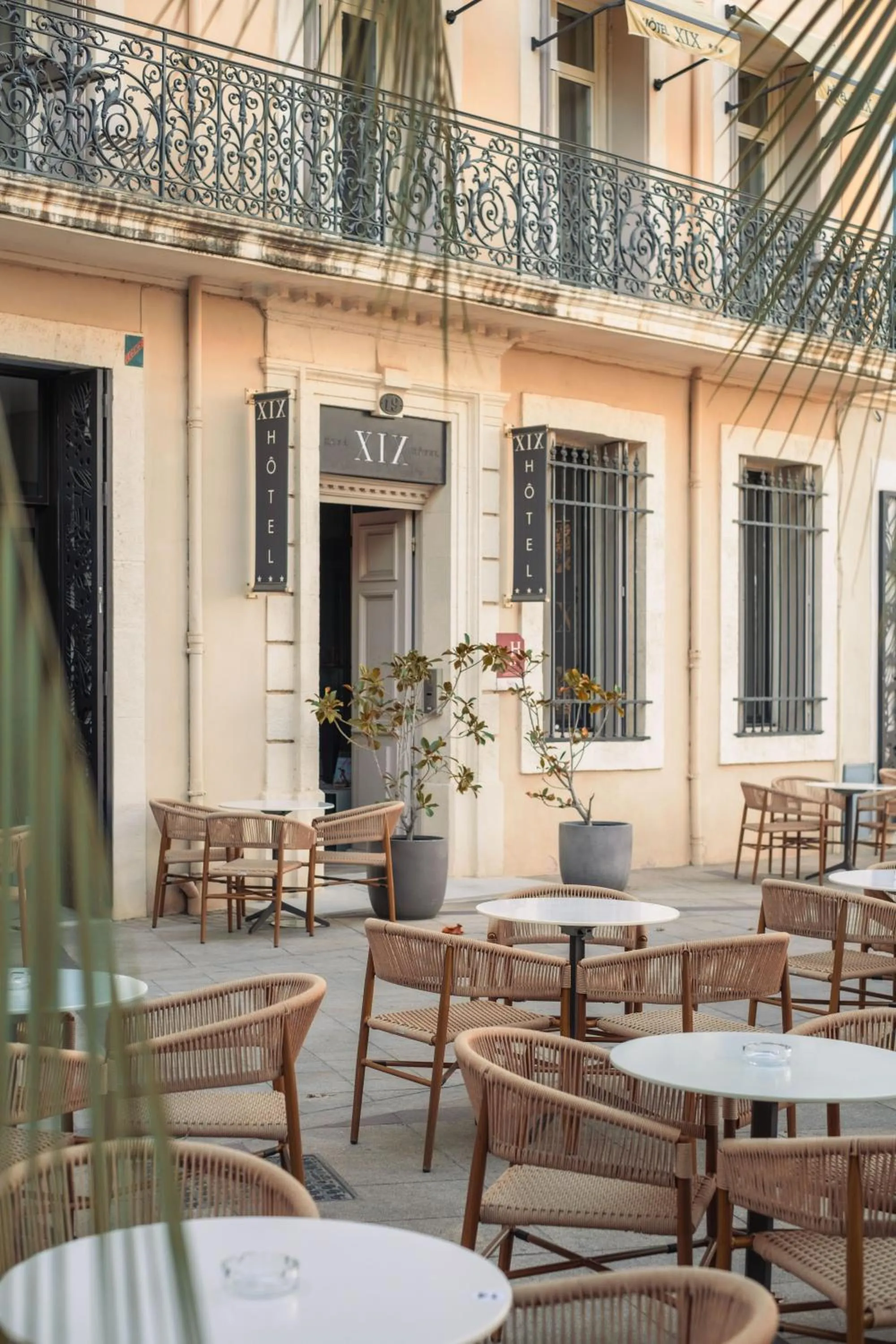 Facade/entrance in Hôtel le XIX