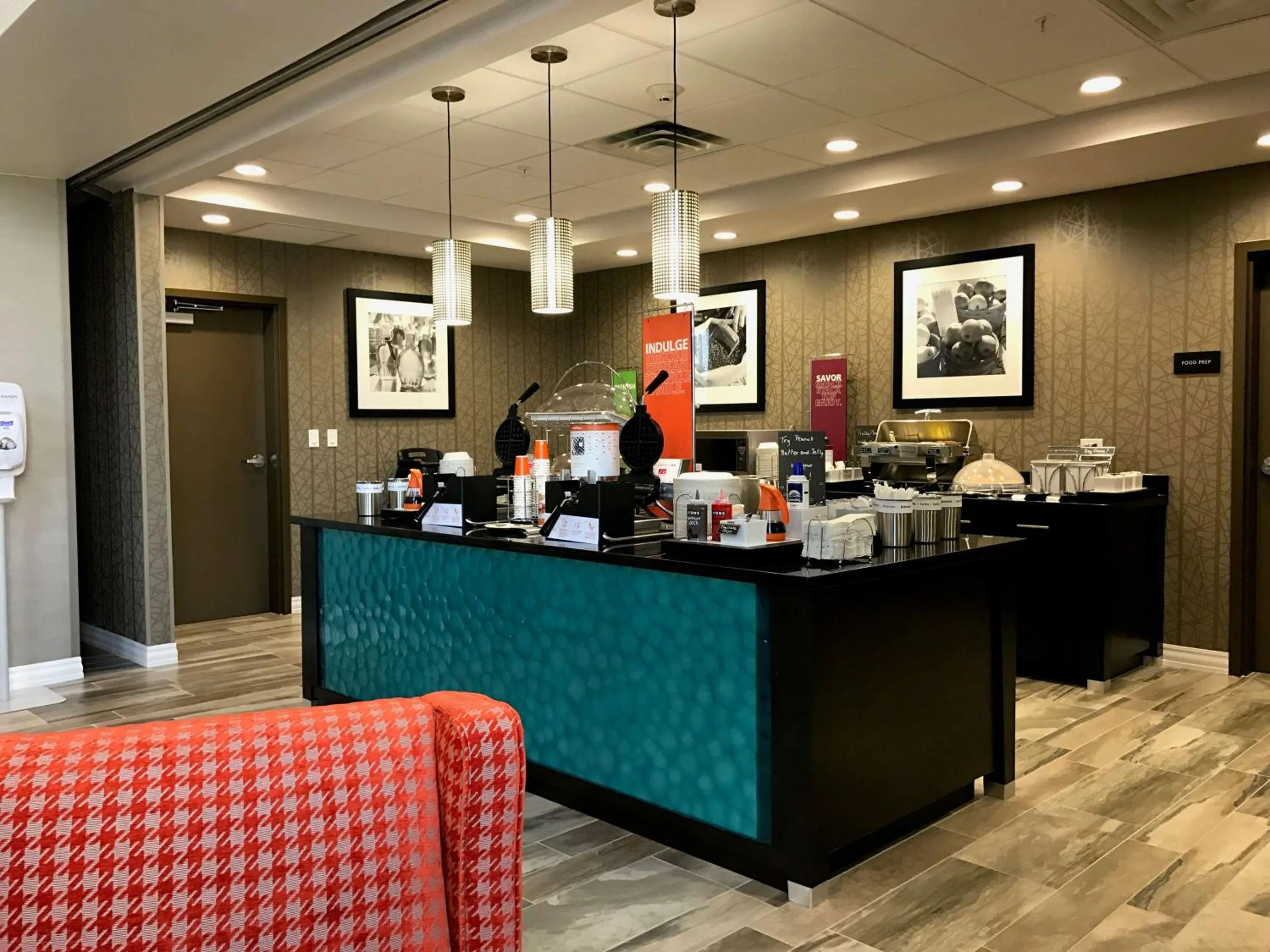 Coffee/tea facilities in Hampton Inn & Suites-Moore