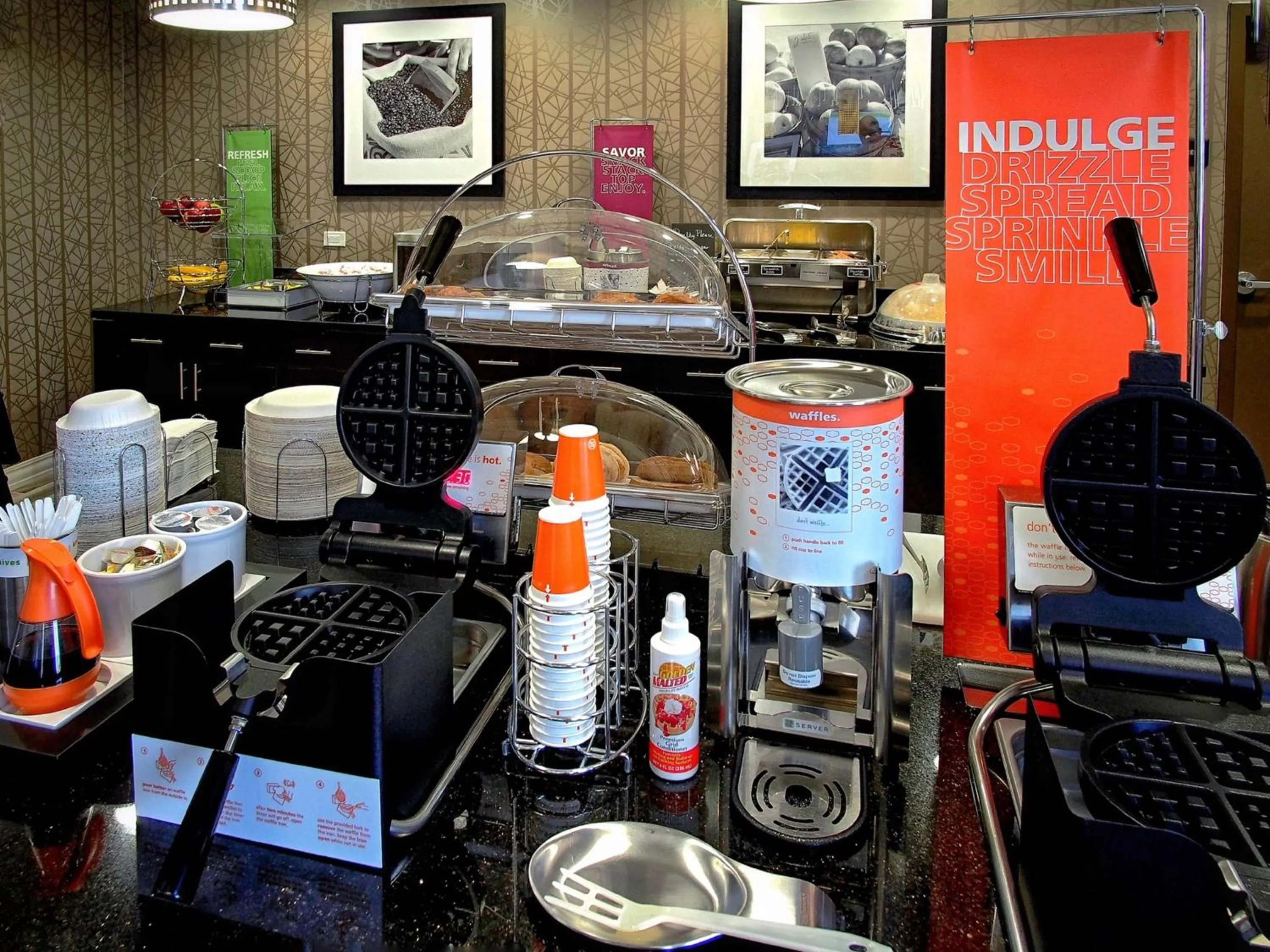 Food and drinks in Hampton Inn & Suites-Moore