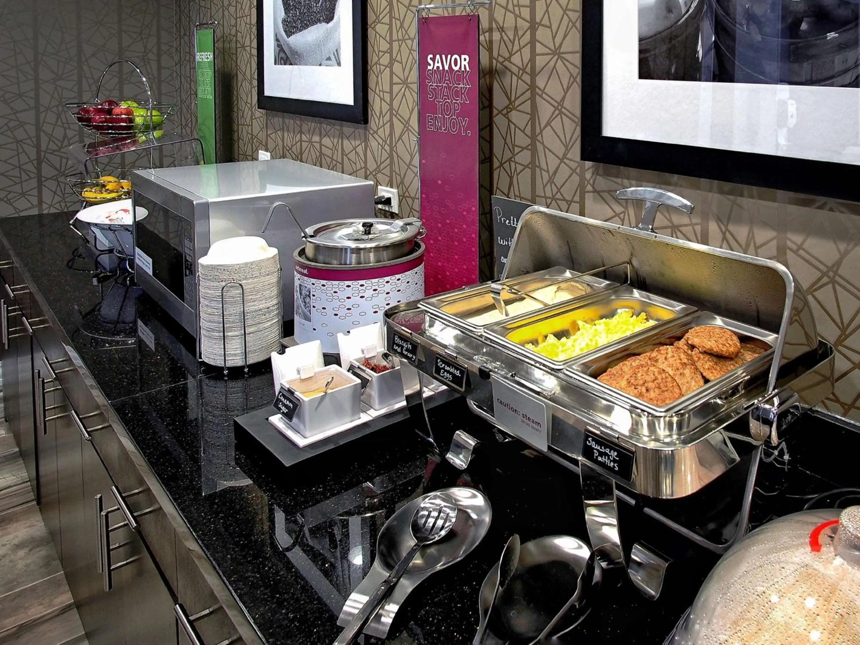 Food and drinks in Hampton Inn & Suites-Moore