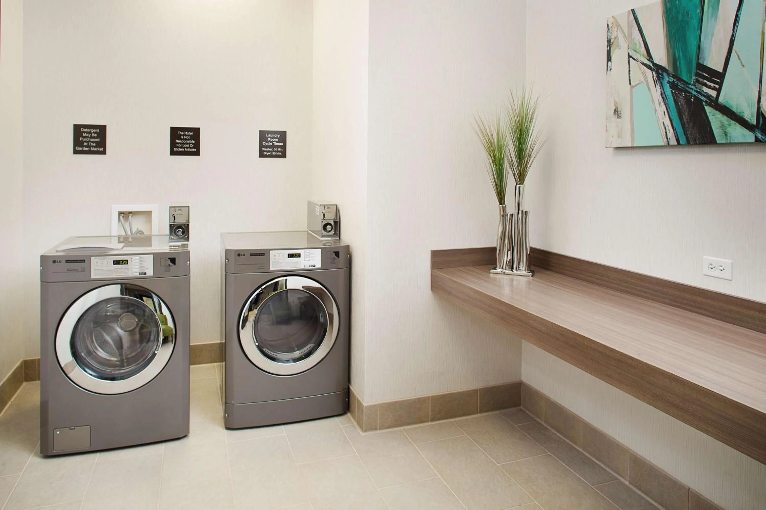 Property building in Hilton Garden Inn Dallas/Arlington South