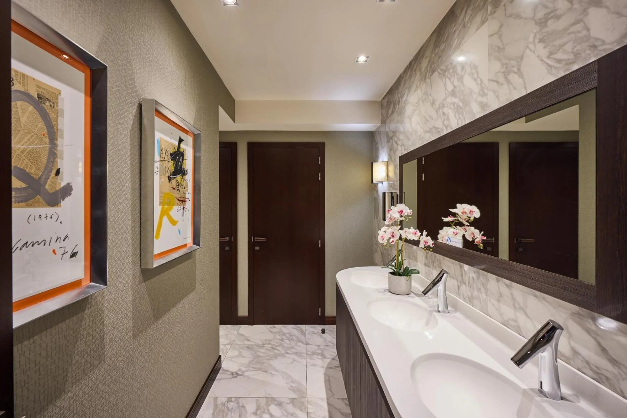 Toilet in Hotel Aragon