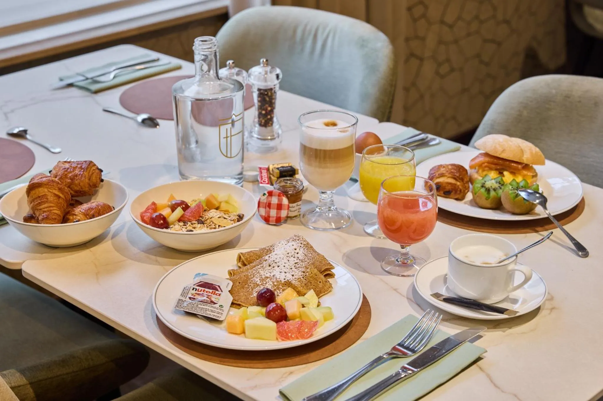 Restaurant/places to eat in Hotel Aragon