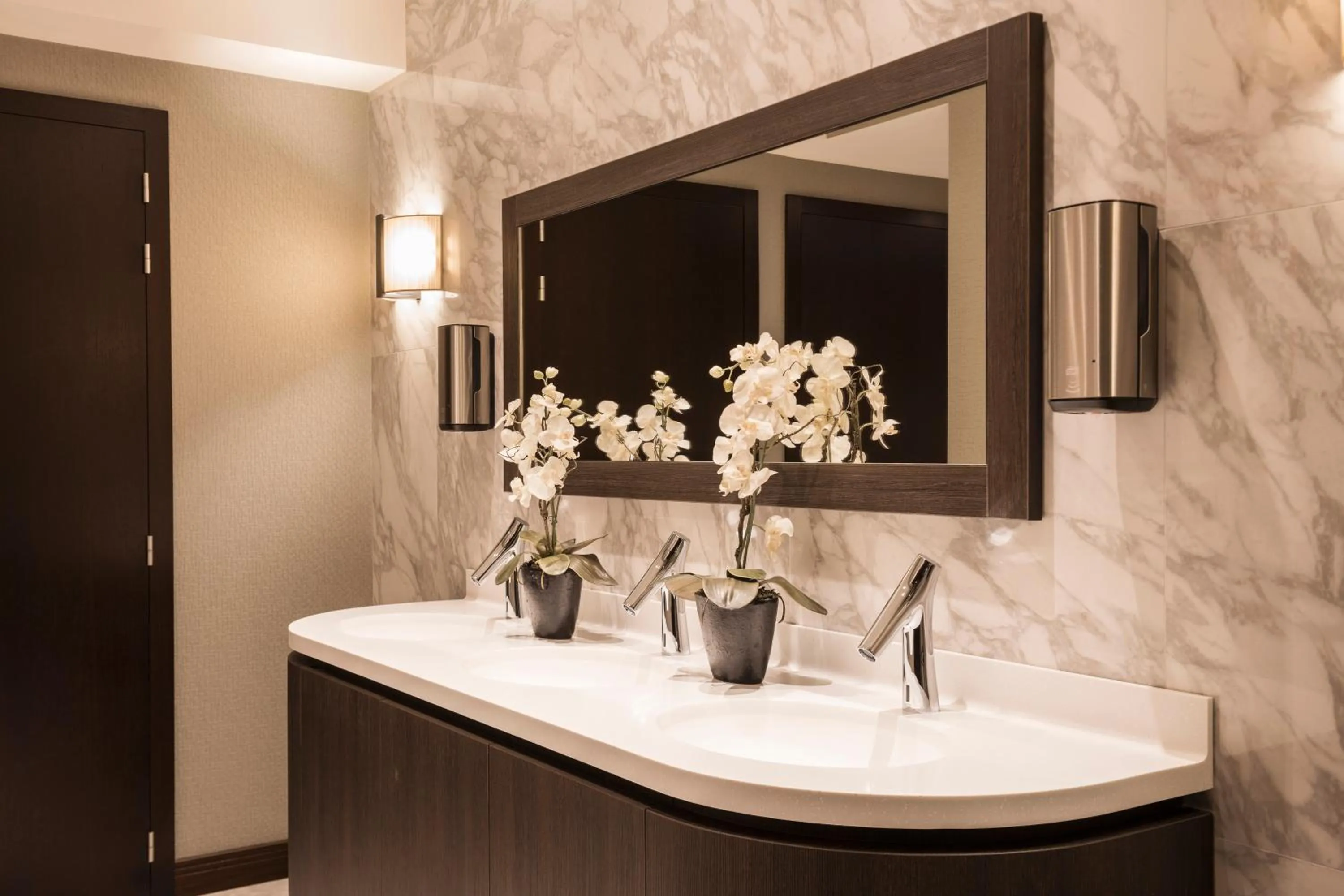 Toilet in Hotel Aragon