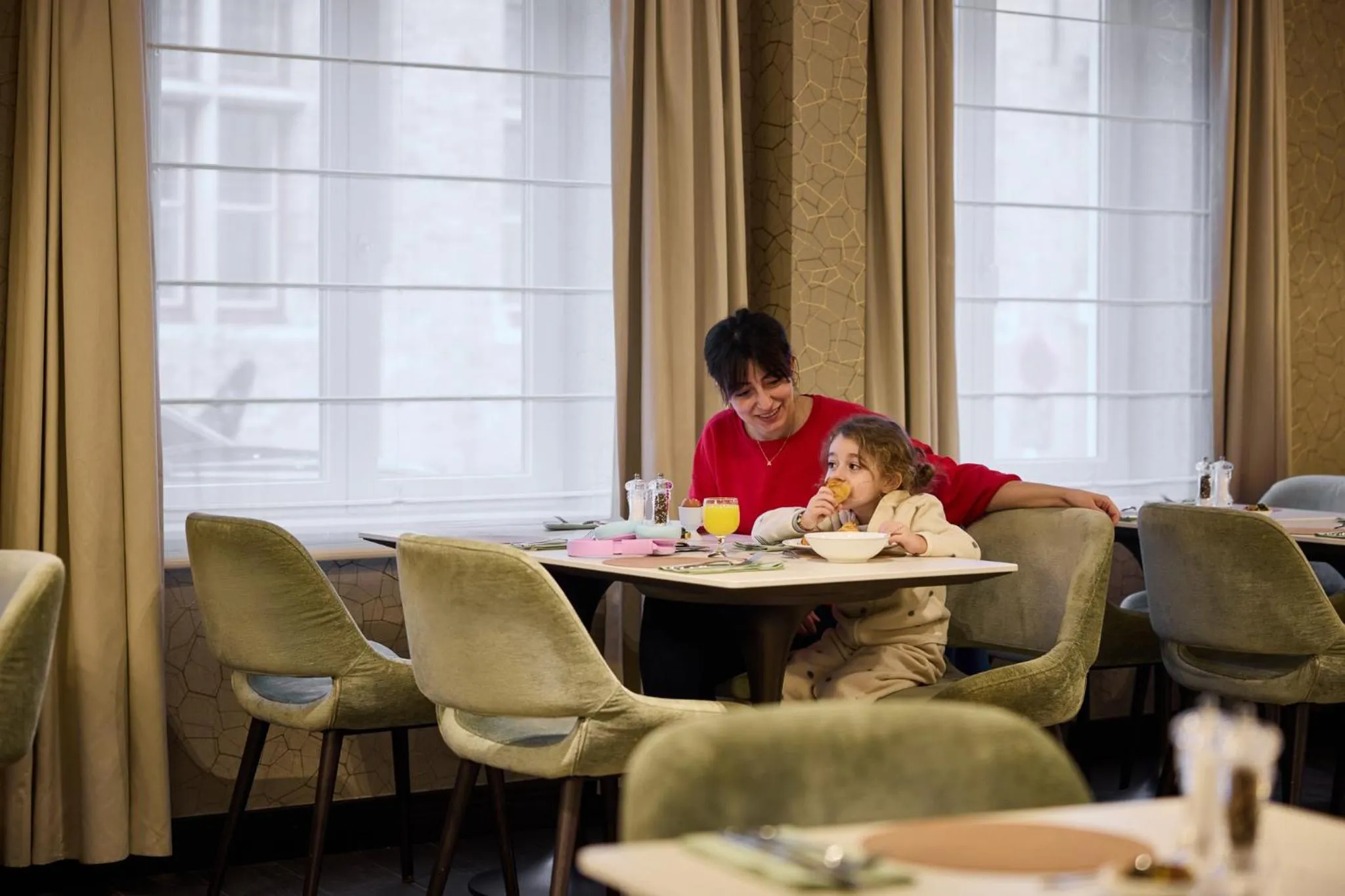 Restaurant/places to eat in Hotel Aragon