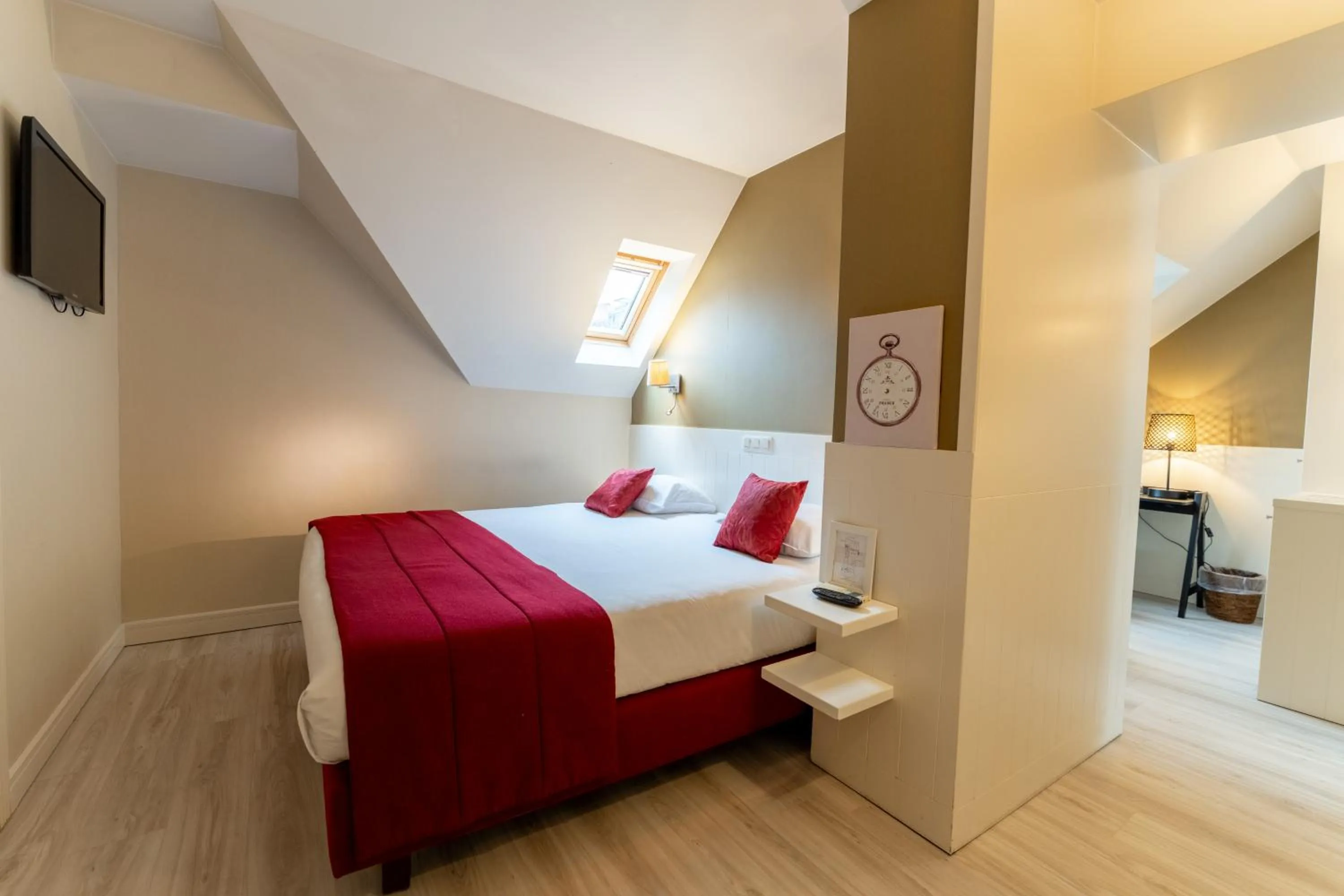 Photo of the whole room, Bed in Hotel Acacia