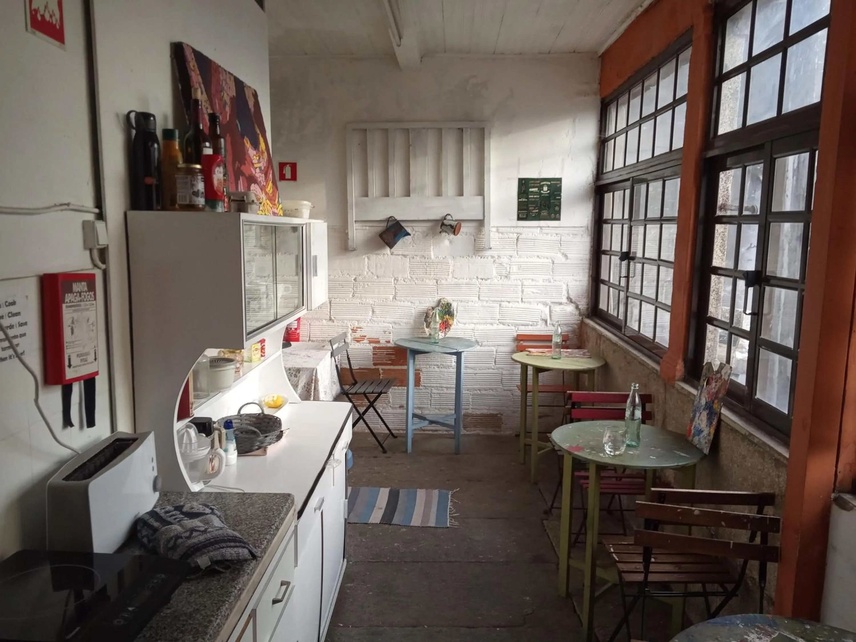 Communal kitchen in Family Adams House Hostel