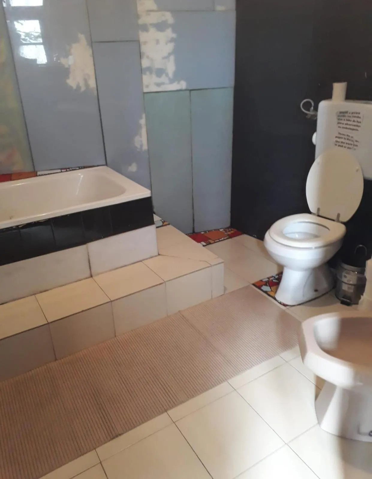 Area and facilities in Family Adams House Hostel