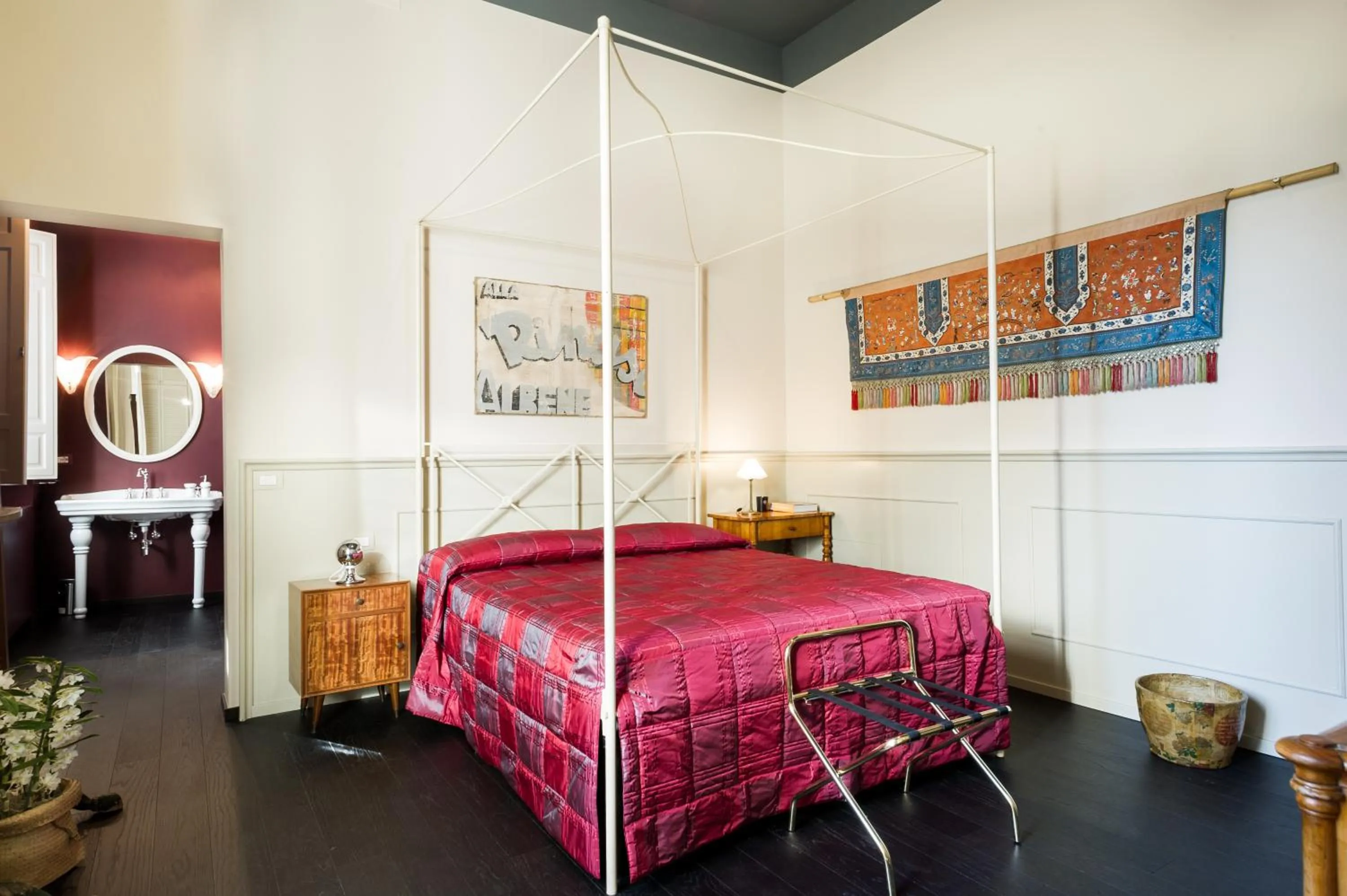 Photo of the whole room, Bed in Arnobio Florence Suites