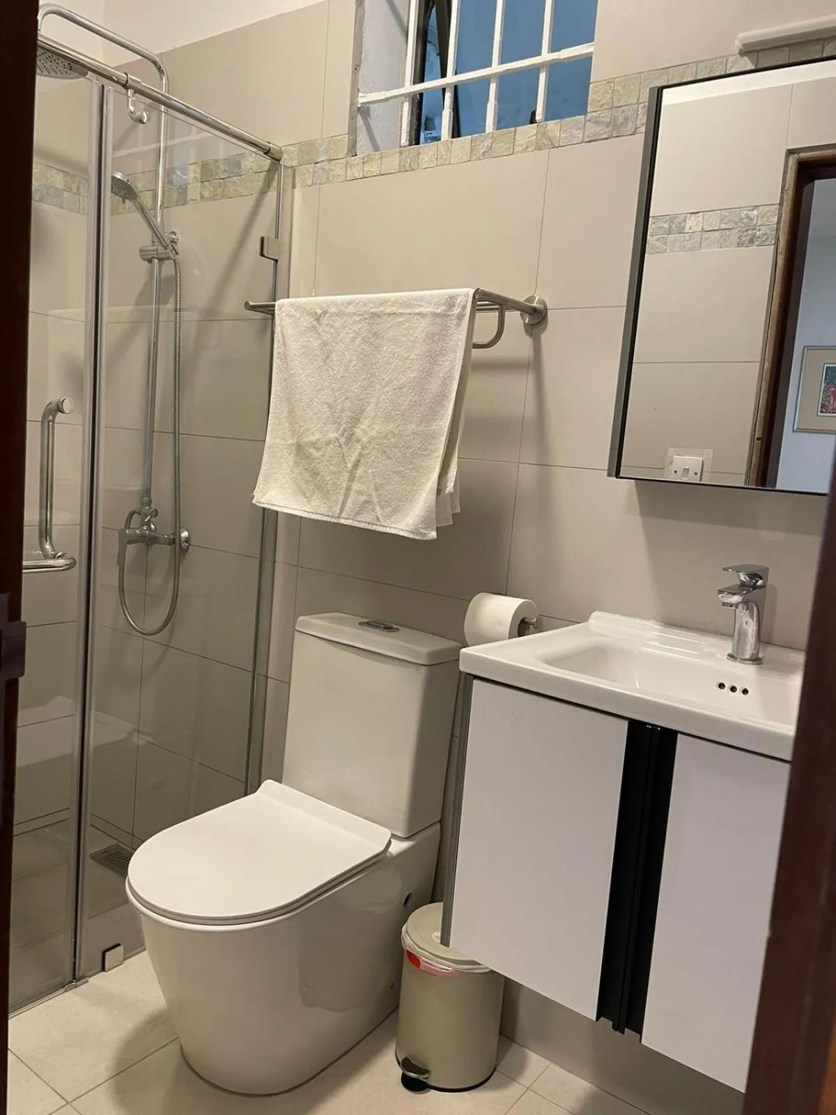 Toilet in Blue Beryl Guest House