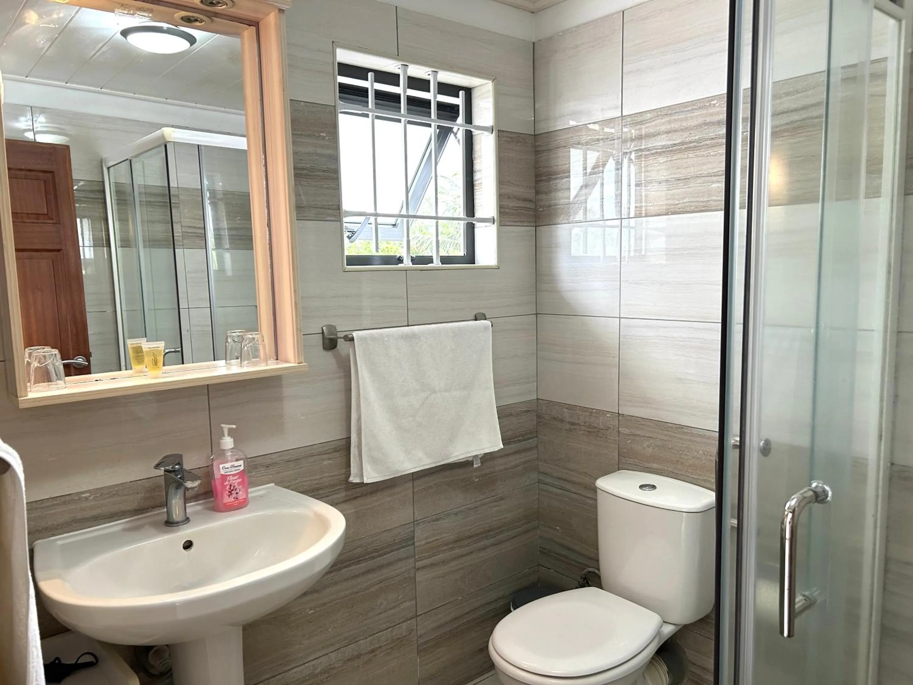 Bathroom in Blue Beryl Guest House