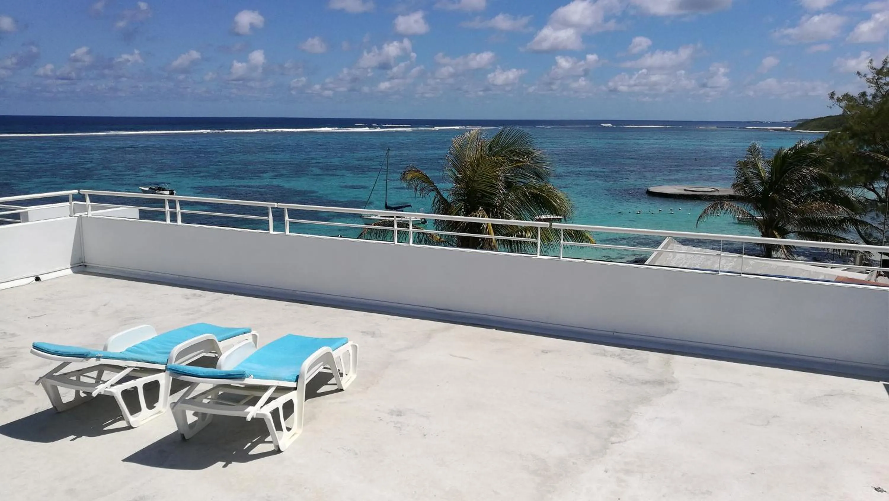 Balcony/Terrace in Blue Beryl Guest House