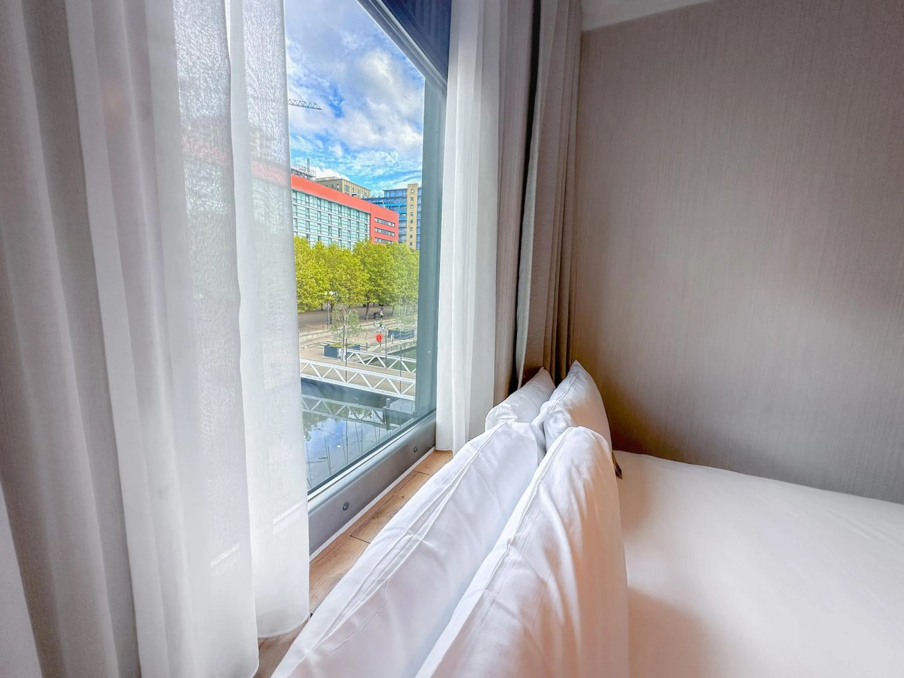 View (from property/room), Bed in Good Hotel London