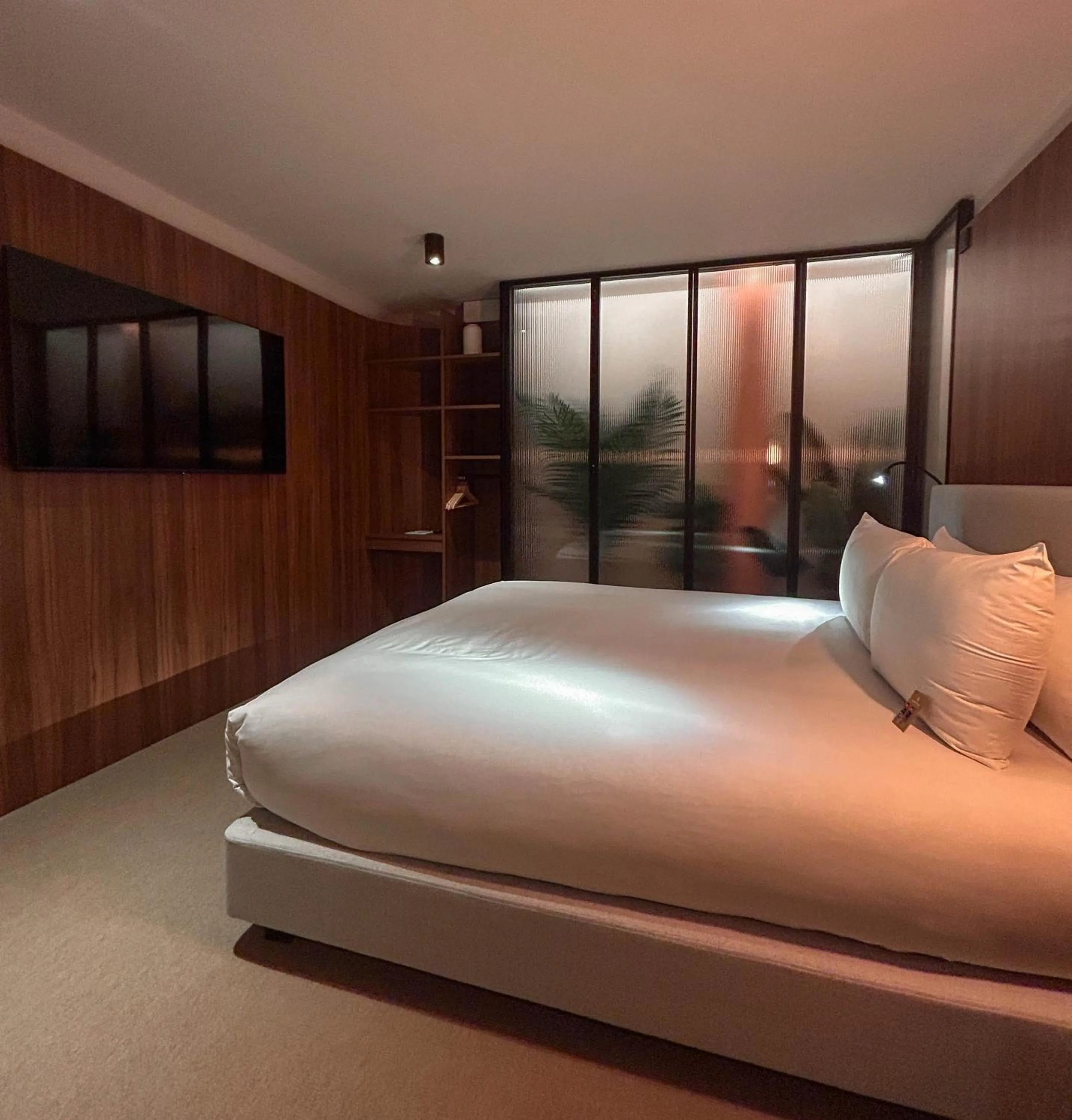 TV and multimedia, Bed in Good Hotel London