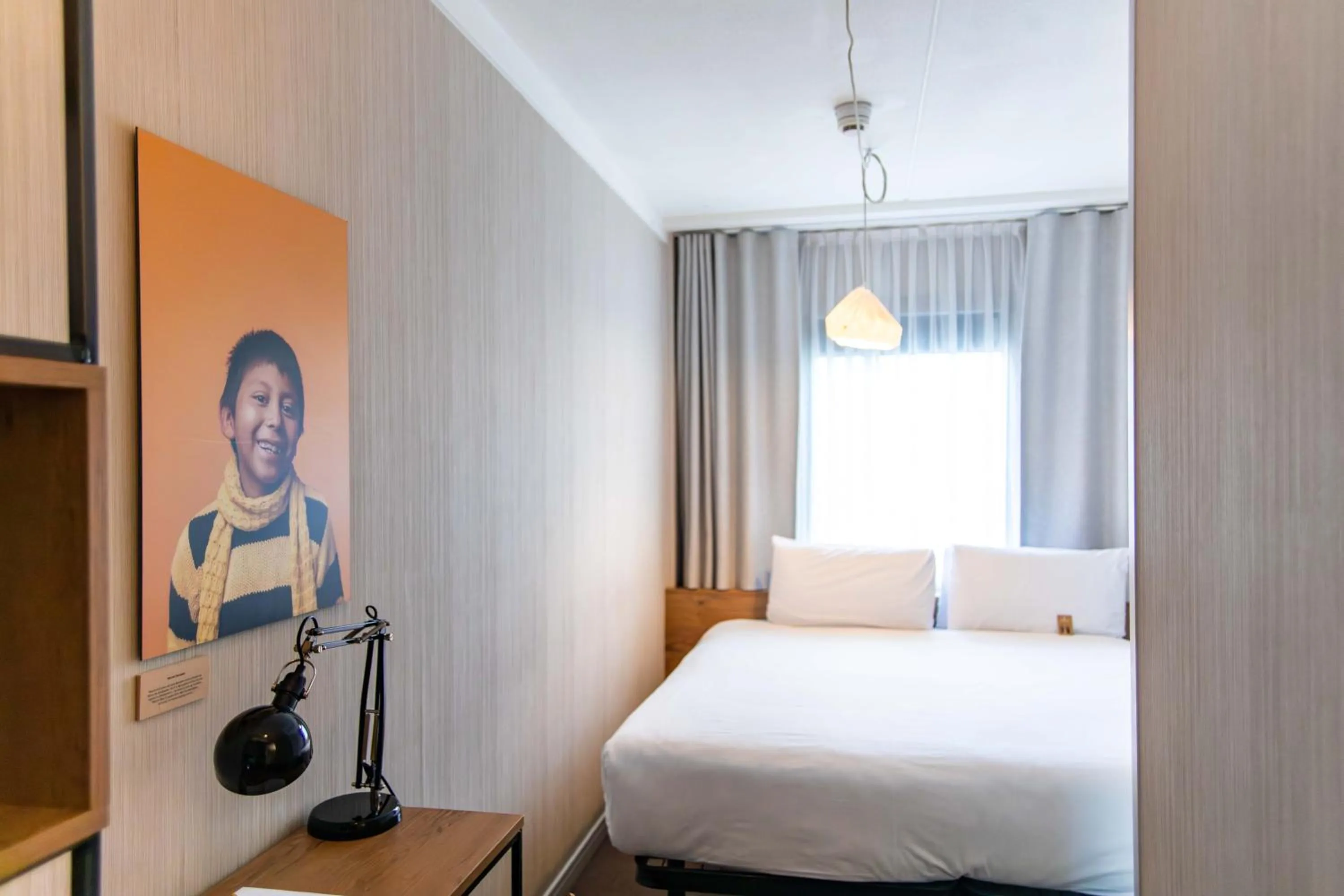 Bedroom, Bed in Good Hotel London