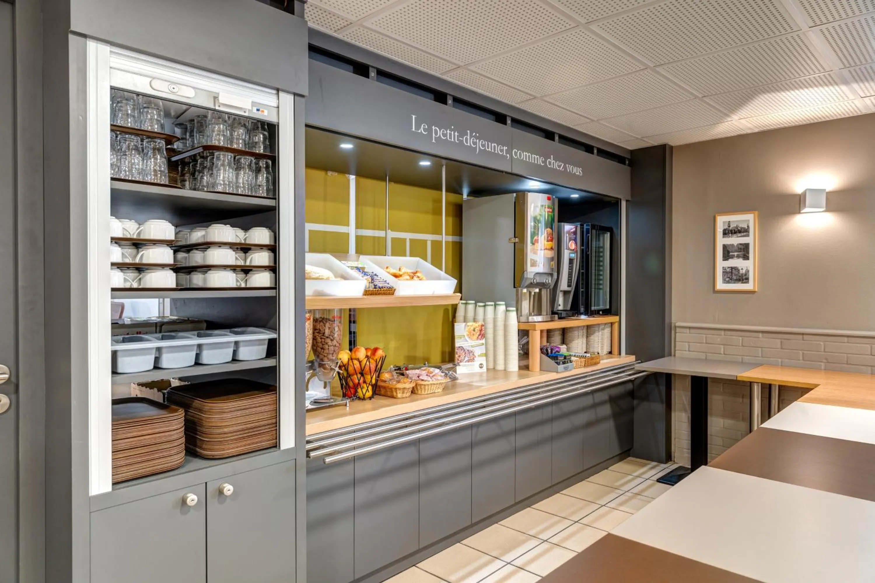 Buffet breakfast in B&B HOTEL Louveciennes