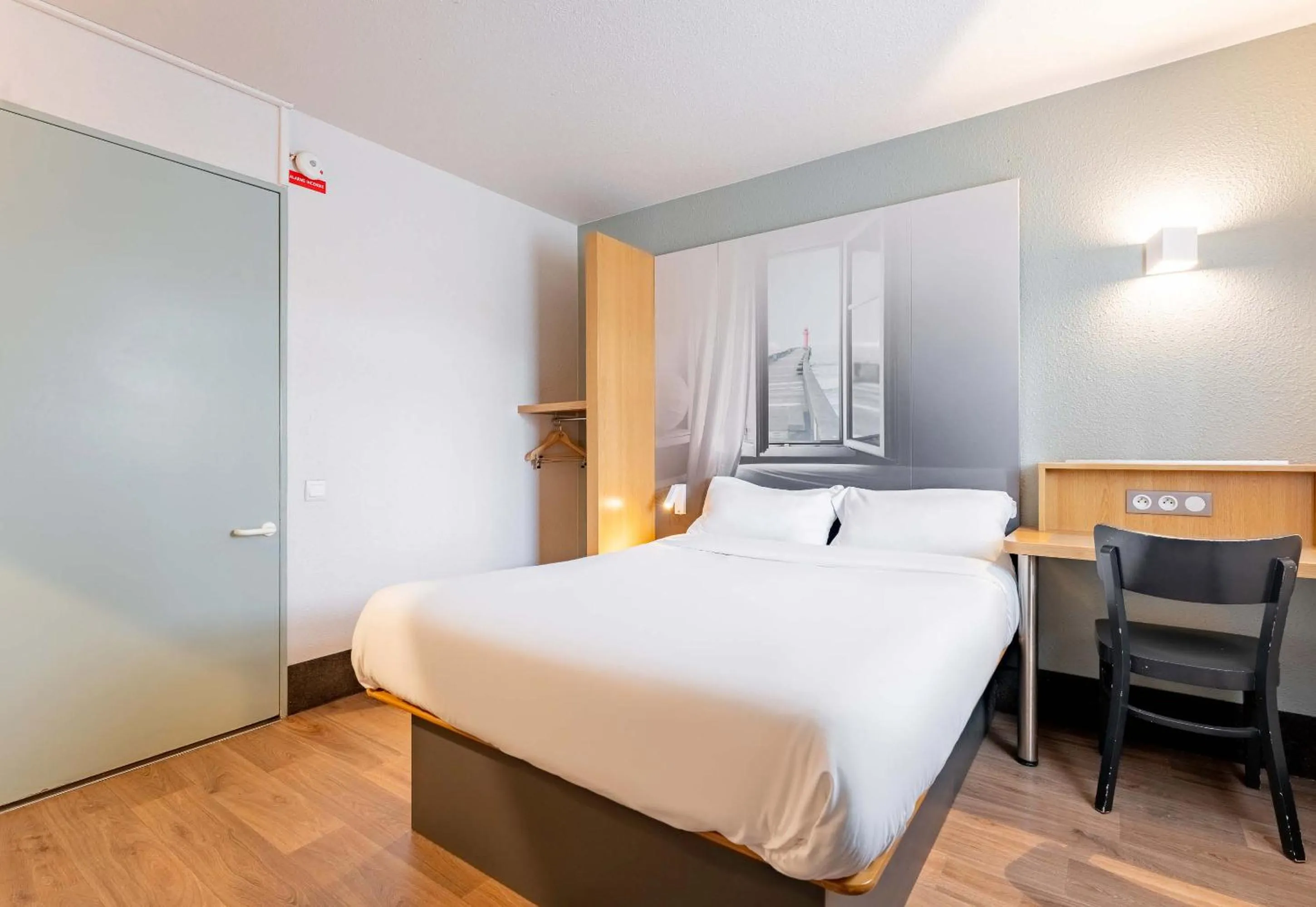Bedroom, Bed in B&B HOTEL Boulogne-sur-Mer Saint-Martin