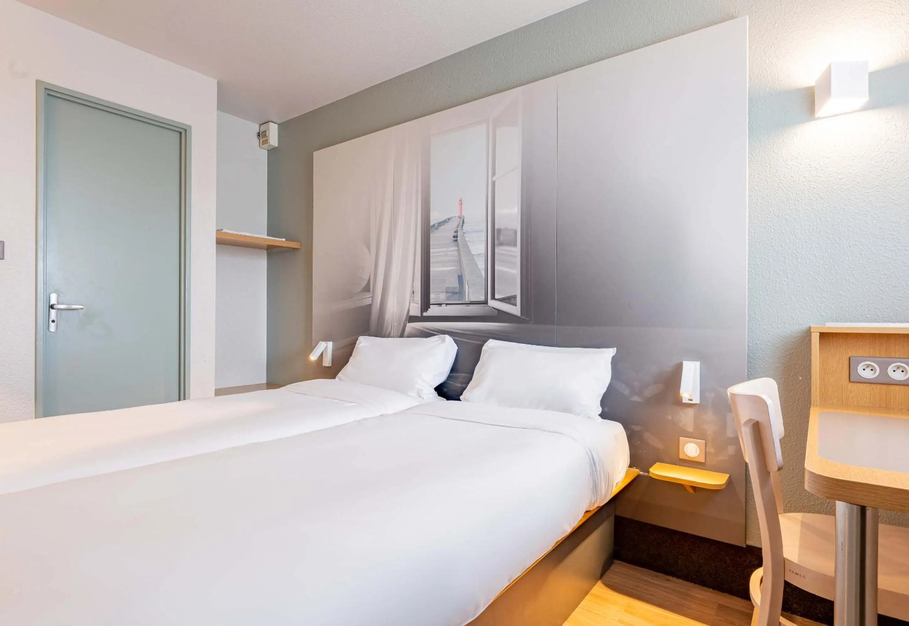 Bedroom, Bed in B&B HOTEL Boulogne-sur-Mer Saint-Martin